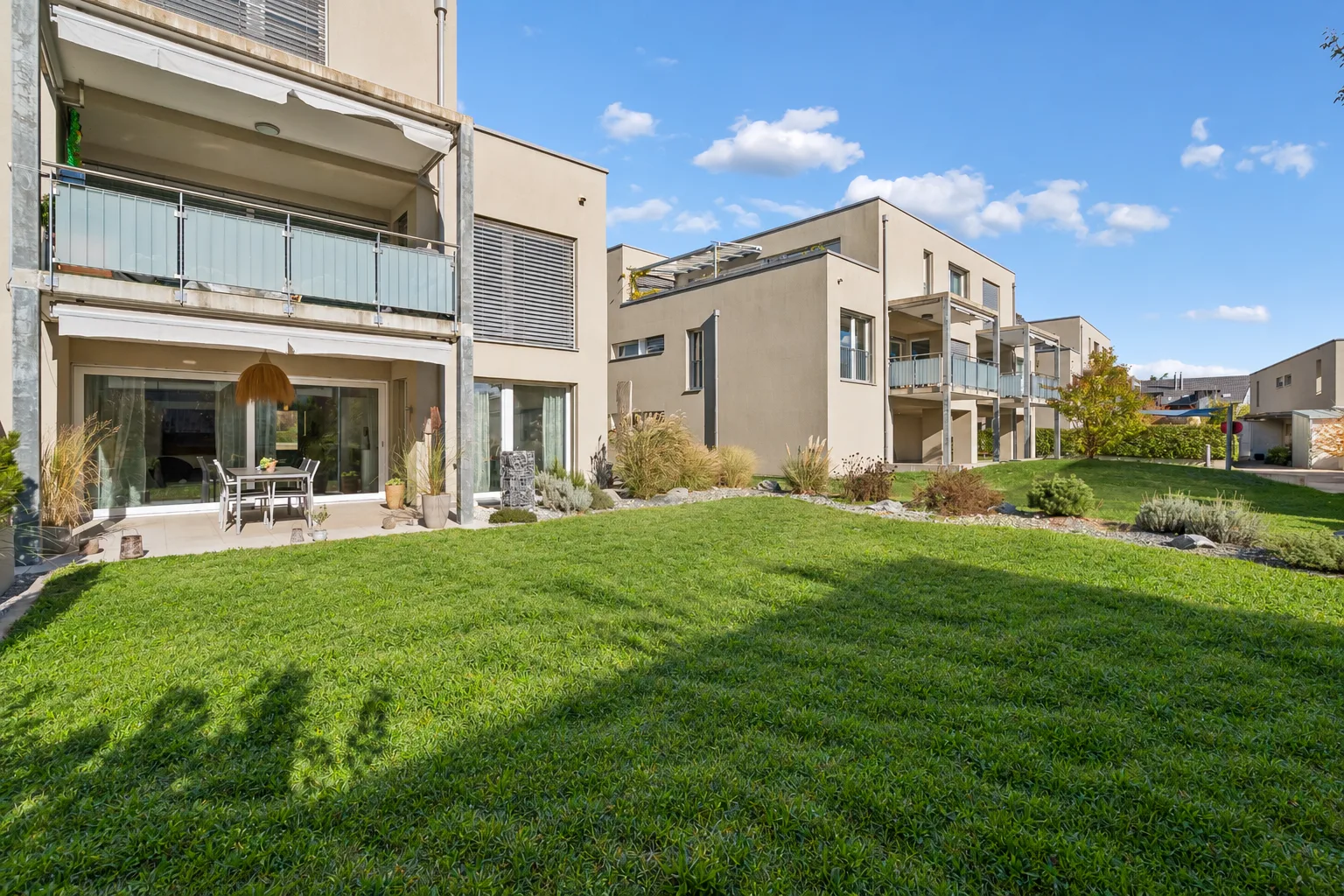 3.5-Zimmer-Gartenwohnung - Ihr eigenes Sonnenparadies mit Garten - 2