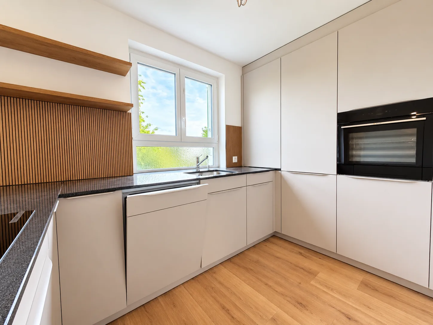 Frisch renoviertes 5.5-Zimmer-Reihenhaus mit Garten in Zürich - 3