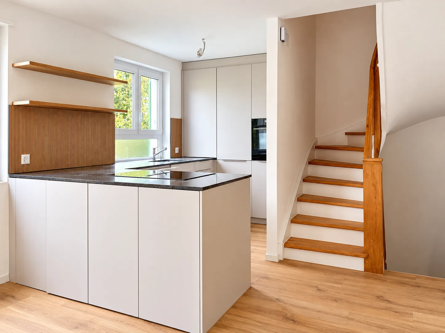 Frisch renoviertes 5.5-Zimmer-Reihenhaus mit Garten in Zürich - 2