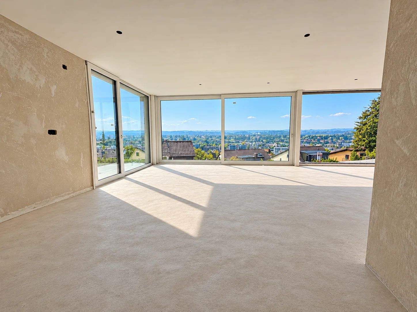 Exklusive 8-Zimmer-Doppelhaushälfte mit Dachterrasse in Münchenstein - 2