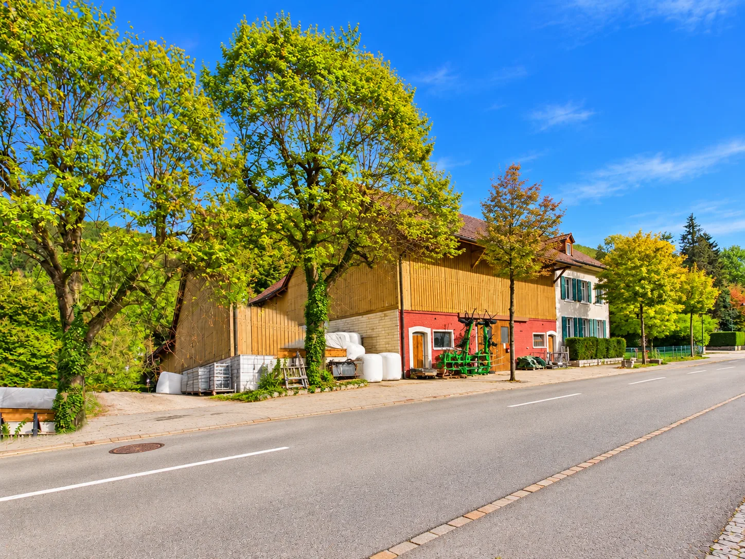 Grosszügiges 7-Zimmer-Bauernhaus mit Einliegerwohnung und vielseitigem Nutzungspotenzial - 2