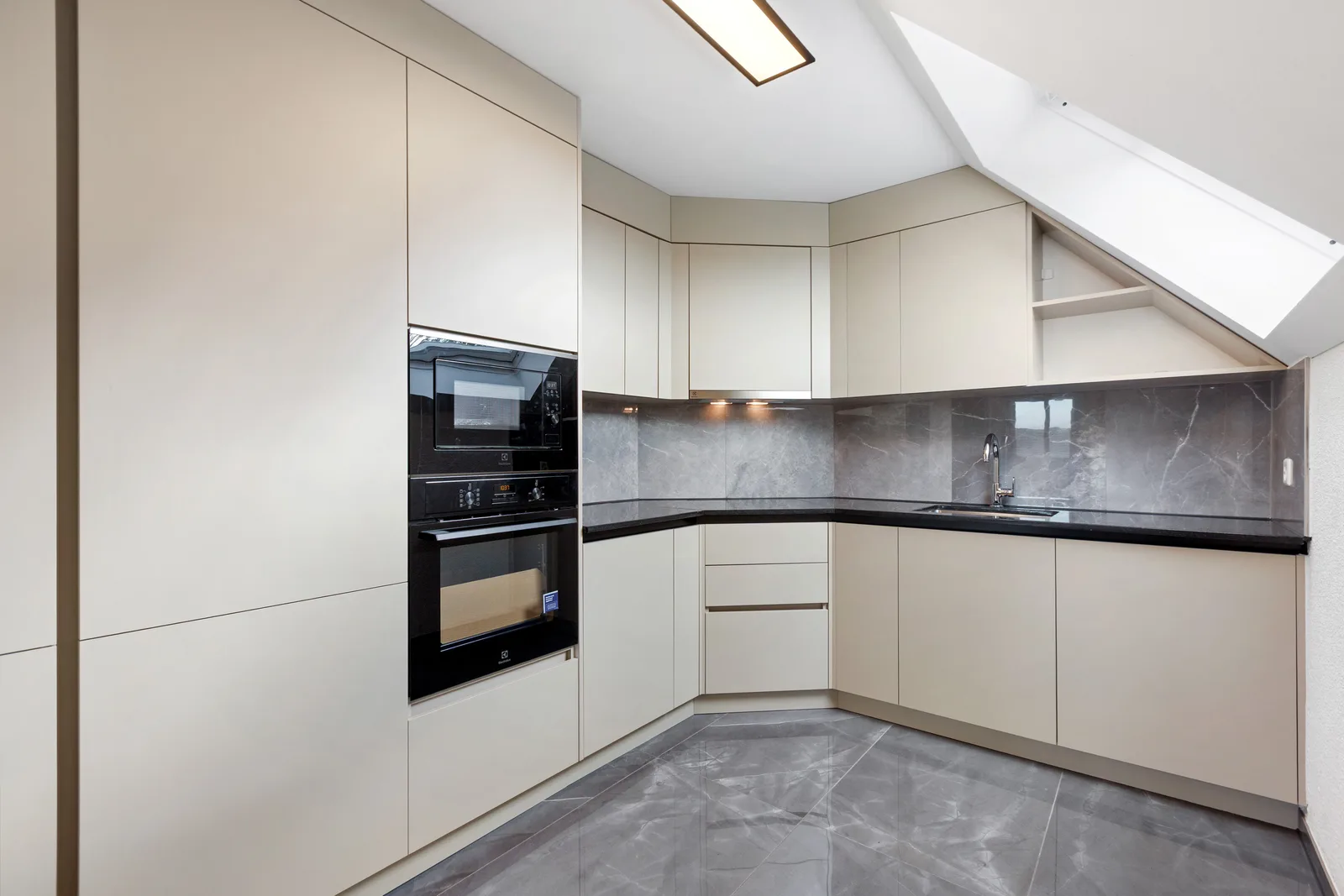 5.5-Zimmer-Dachwohnung mit Cheminée in Bonau kaufen - 2