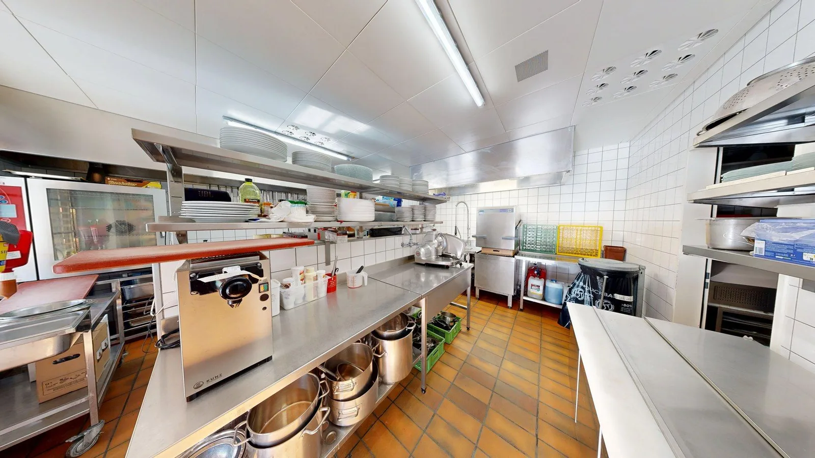 Berghaus mit Restaurant & Hotel - 3