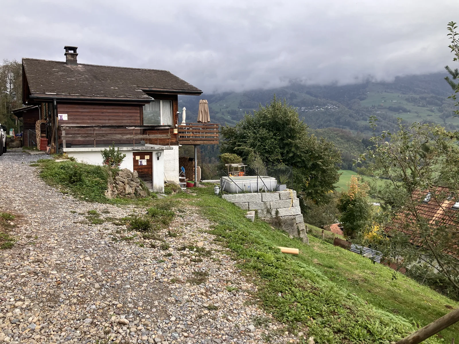 Grundstück mit älterem Haus, traumhafter Aussicht und 1001 Möglichkeiten - 2
