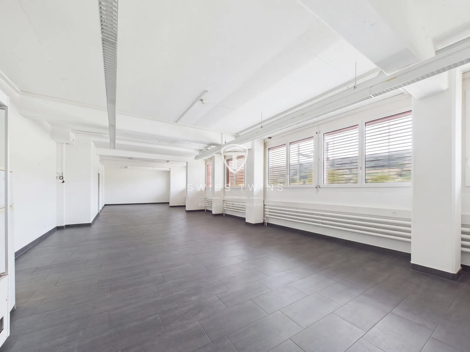 Gewerberaum 240 m² mit Lift bei Bahnhof in Oberweningen mieten - 2