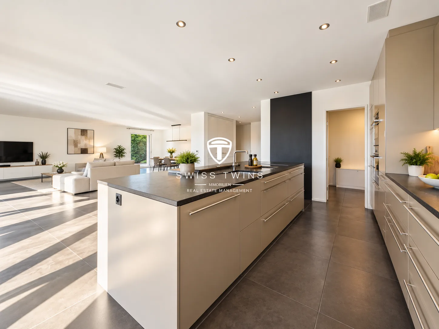 Exklusive 6½-Zimmer-Wohnung mit 203 m² Wohnfläche und grosser Terrasse in Bolligen - 2
