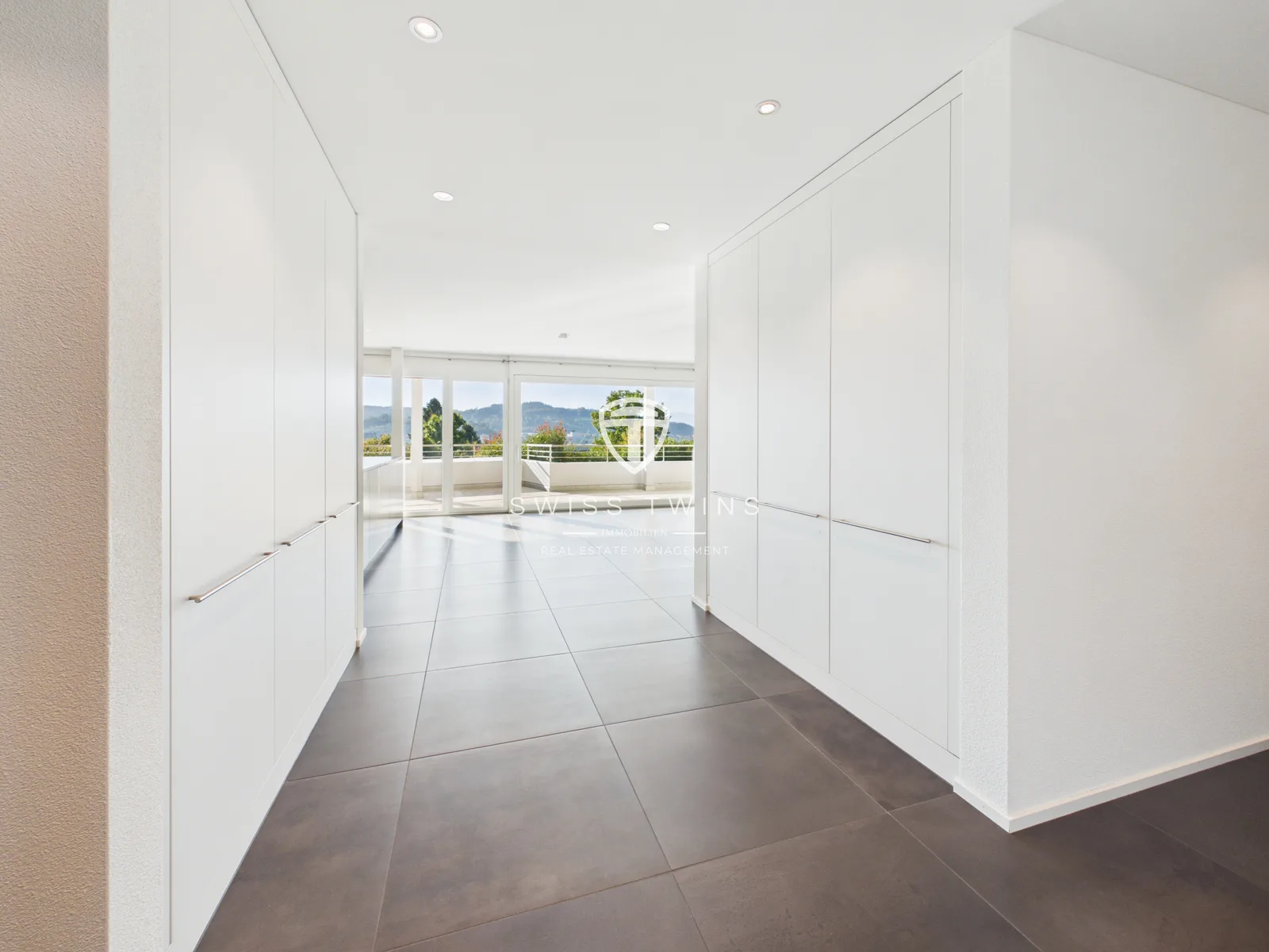 Exklusive 6½-Zimmer-Wohnung mit 203 m² Wohnfläche und grosser Terrasse in Bolligen - 3