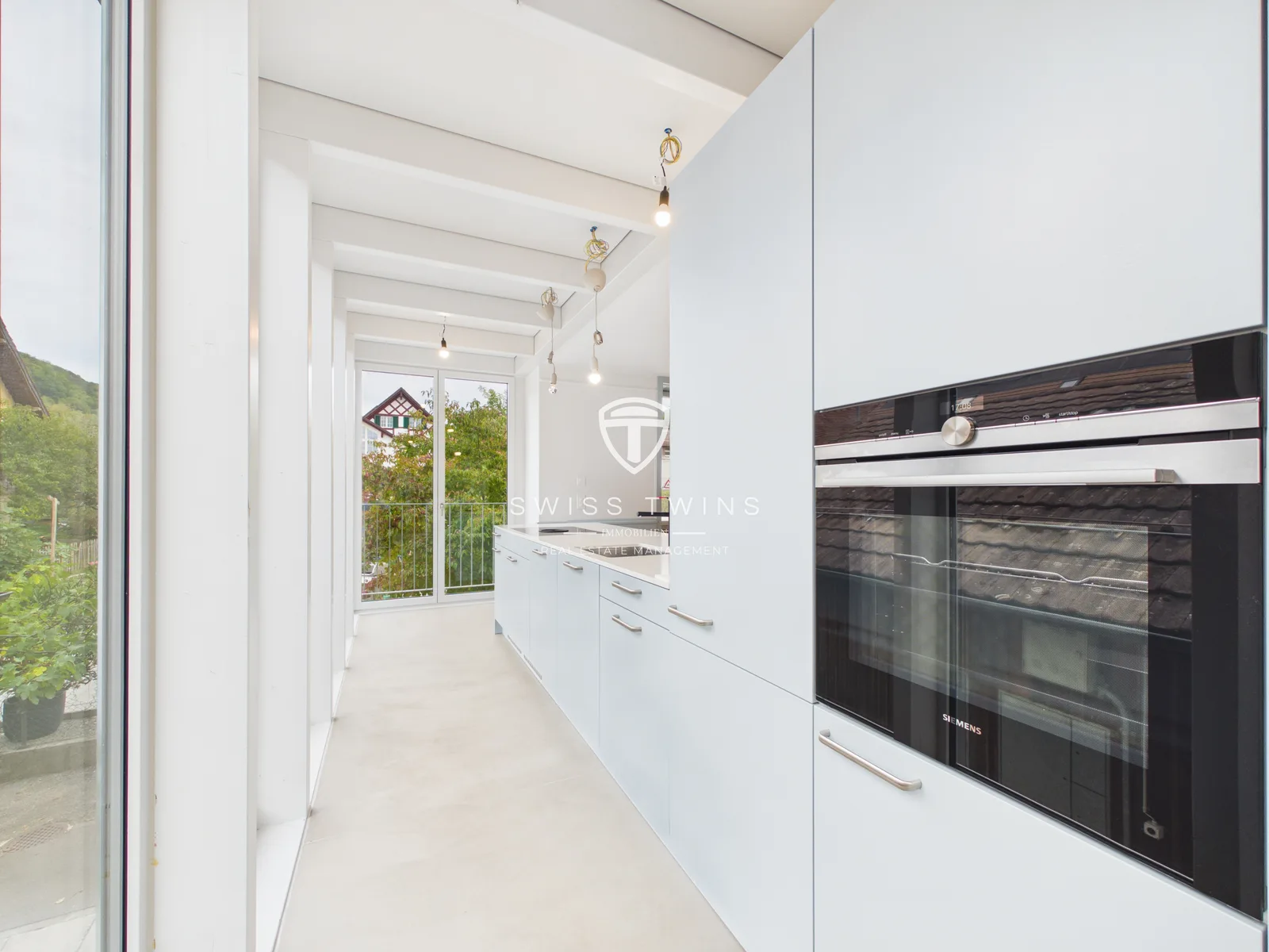 Charmante 3.5-Zimmer-Wohnung mit Balkon in Weiach - 2