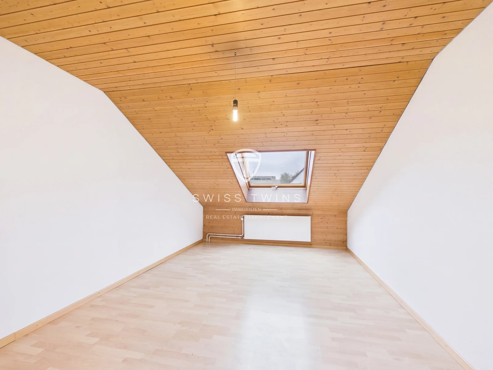 Helle 2.5-Zimmer-Dachwohnung in Zürich, frisch renoviert - 3