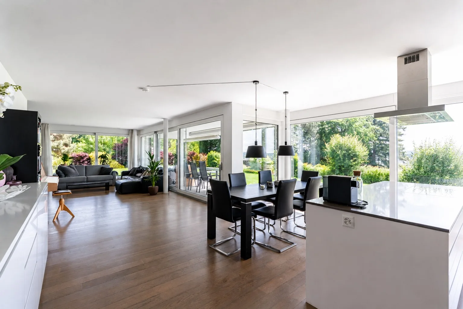 Grosszügige 4.5-Zimmer-Gartenwohnung mit viel Privatsphäre und Weitsicht - 2