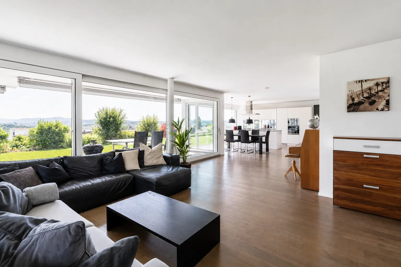 Grosszügige 4.5-Zimmer-Gartenwohnung mit viel Privatsphäre und Weitsicht - 3