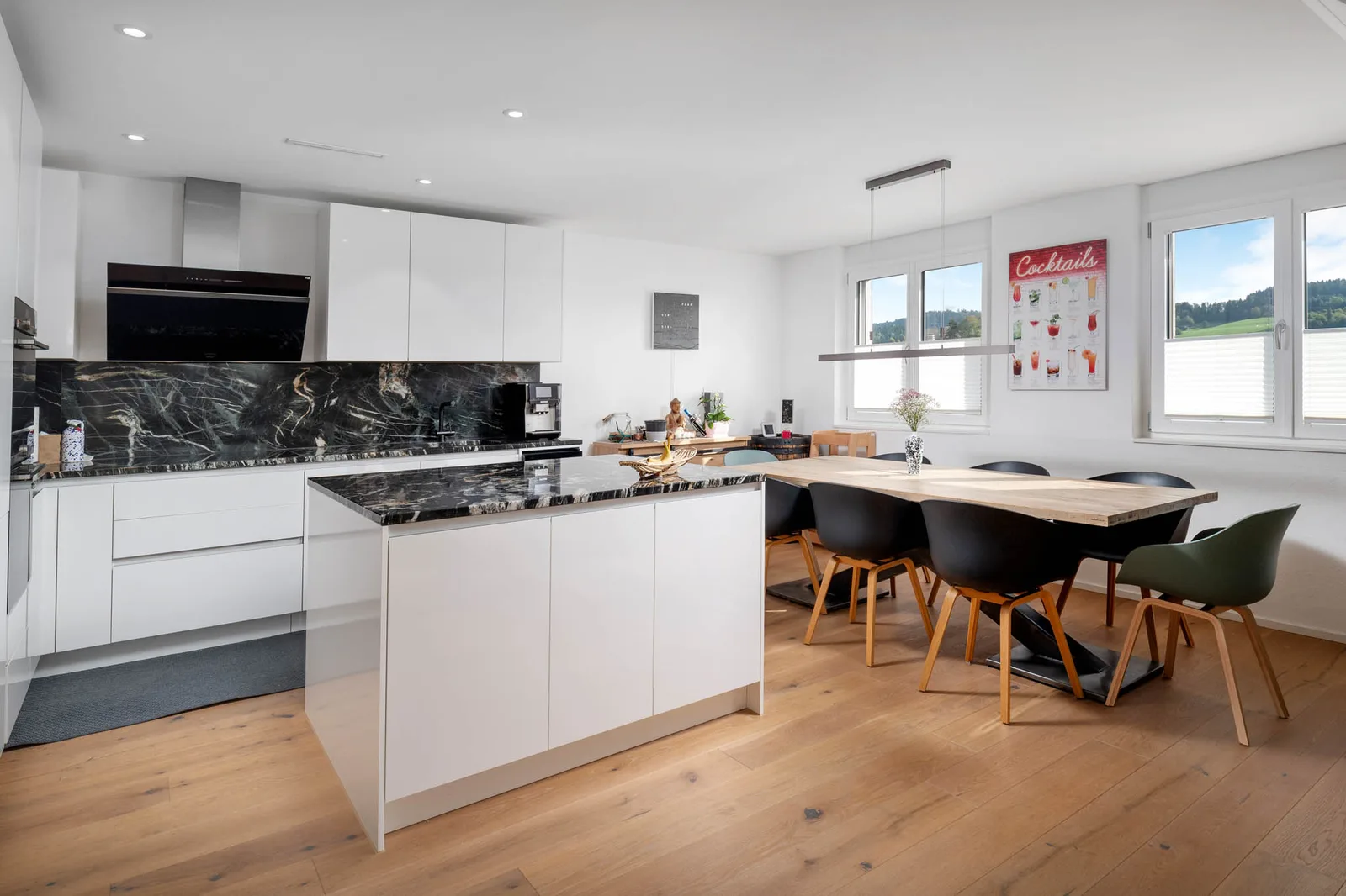 Modernes Wohnen mit Weitblick – stilvolle 5.5-Zimmer-Maisonette in Bäretswil - 2