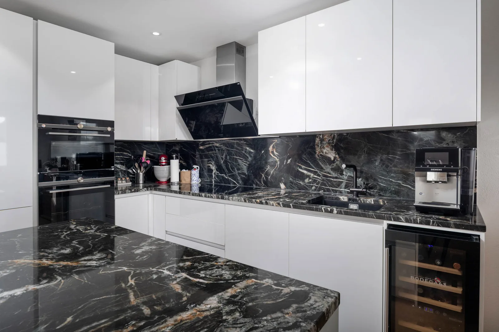 Modernes Wohnen mit Weitblick – stilvolle 5.5-Zimmer-Maisonette in Bäretswil - 3