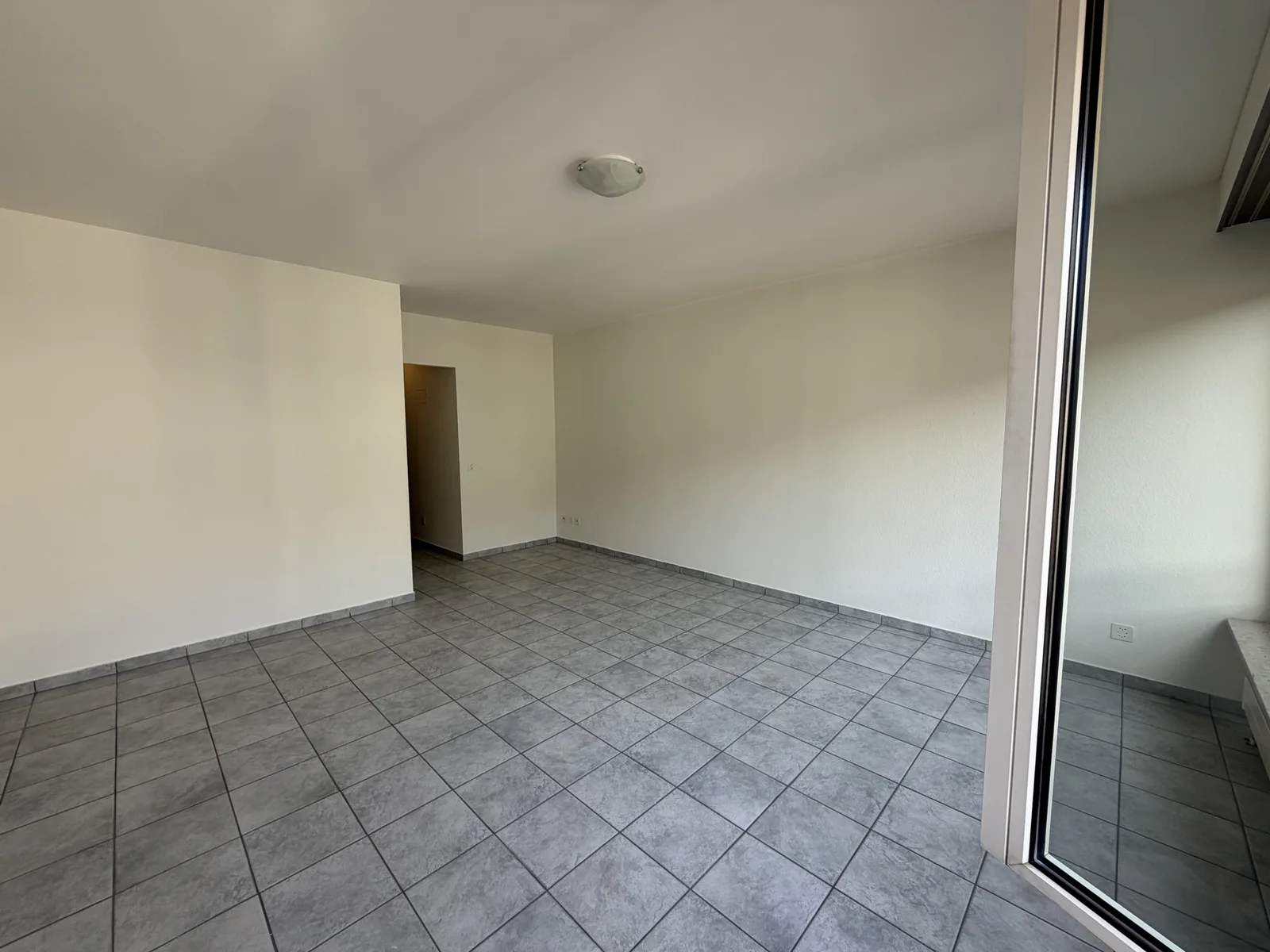 1-Zimmer-Wohnung mit Lift im 4. OG in Basel-Gundeldingen mieten - 2