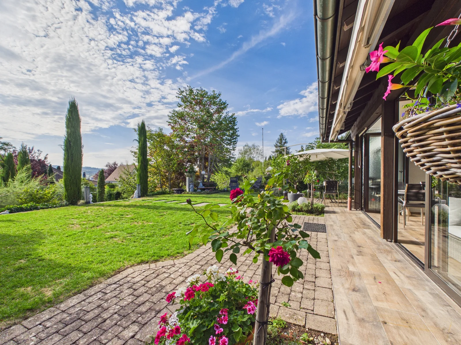 5.5-Zimmer-Einfamilienhaus mit idyllischem Gartenparadies in Reinach AG - 2
