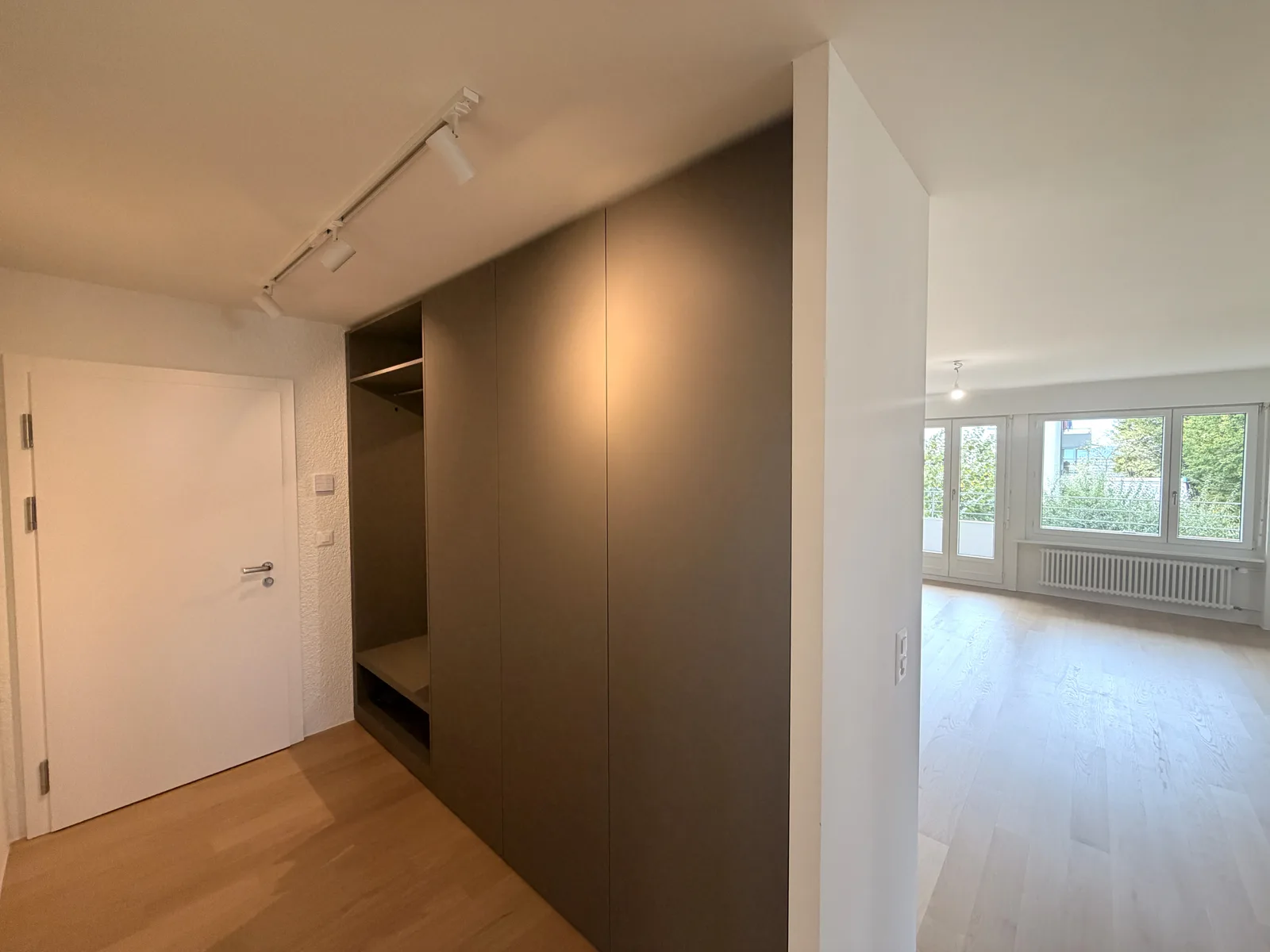 Erstbezug: sanierte 6-Zimmer-Wohnung mit Eckbalkon in Widen kaufen - 2
