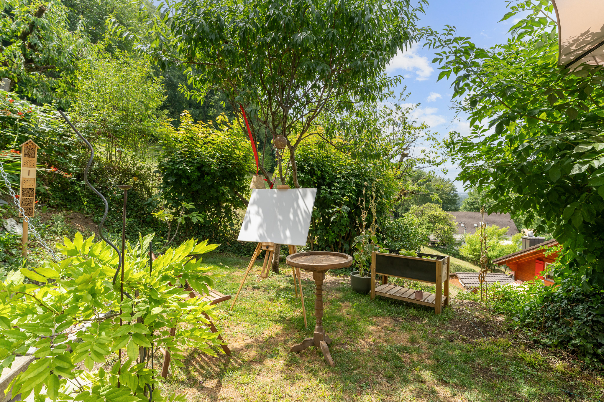 Charmantes 5.5-Zimmer-Bijou am Waldrand mit grossem Grundstück und Weitblick - 2