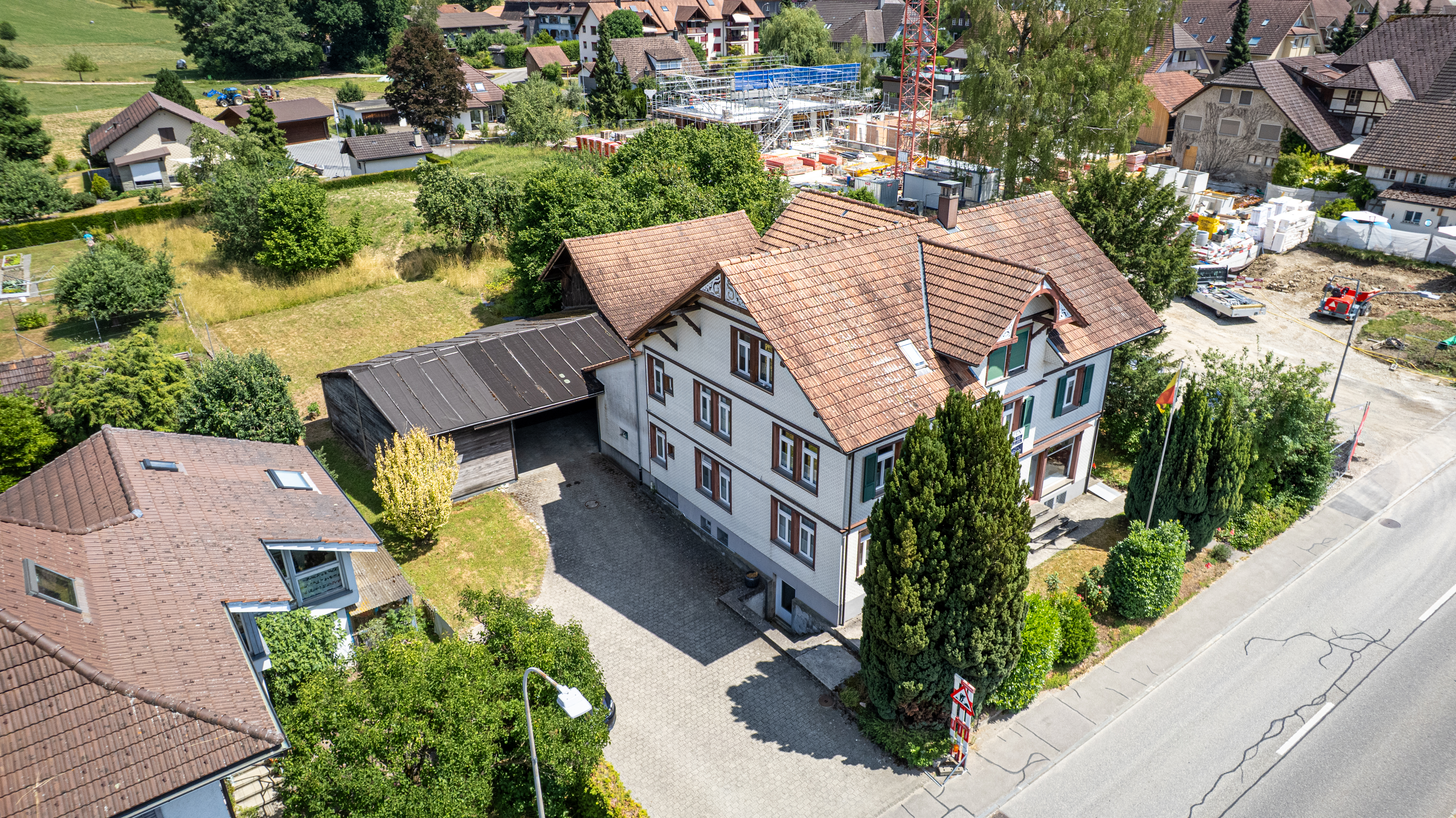 Wohn- und Gewerbehaus mit Entwicklungspotenzial und Bauland in Madiswil - 3