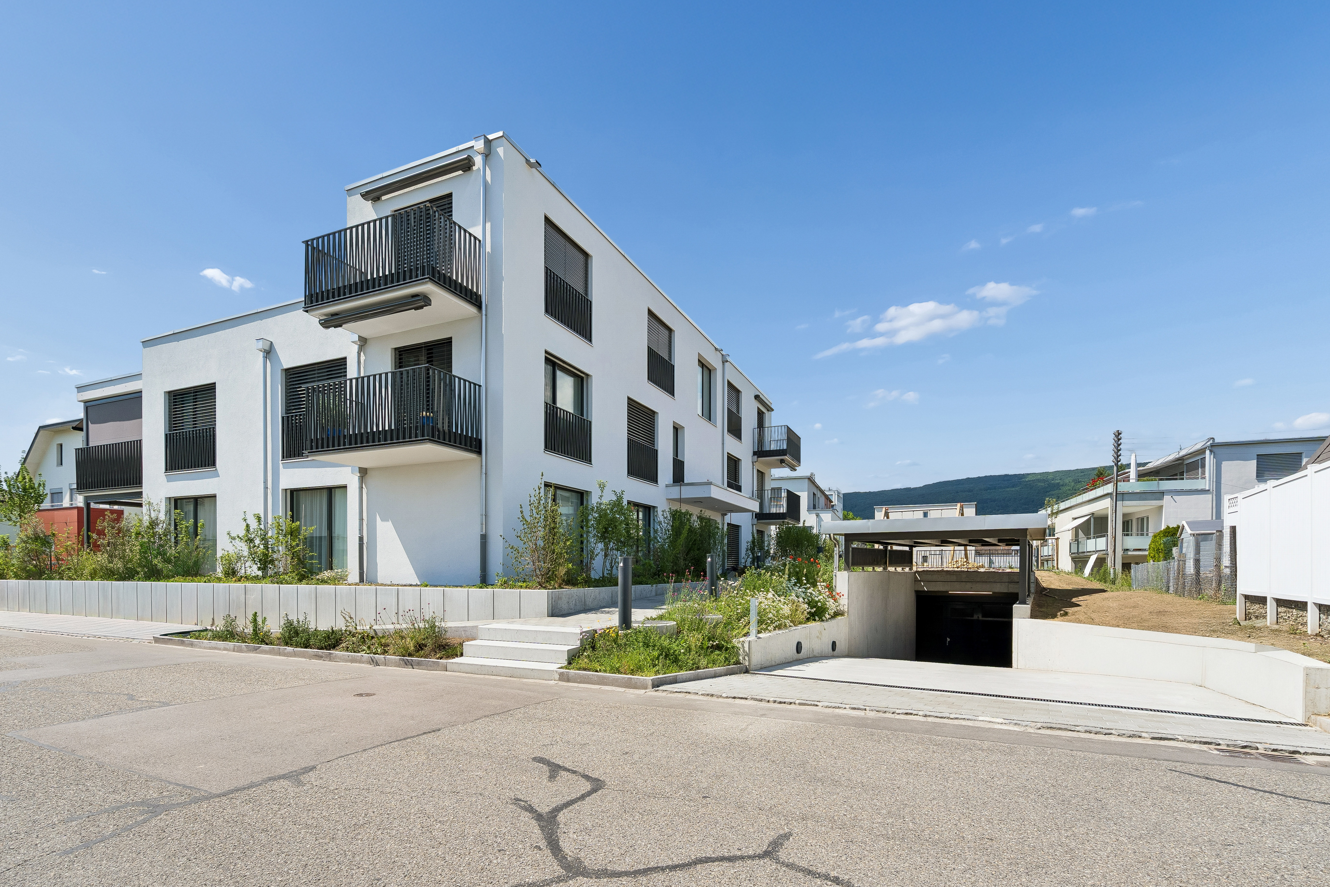 Exklusive 4.5-Zimmer-Gartenwohnung mit 249 m² Privatgarten in harmonischer Nachbarschaft - 2