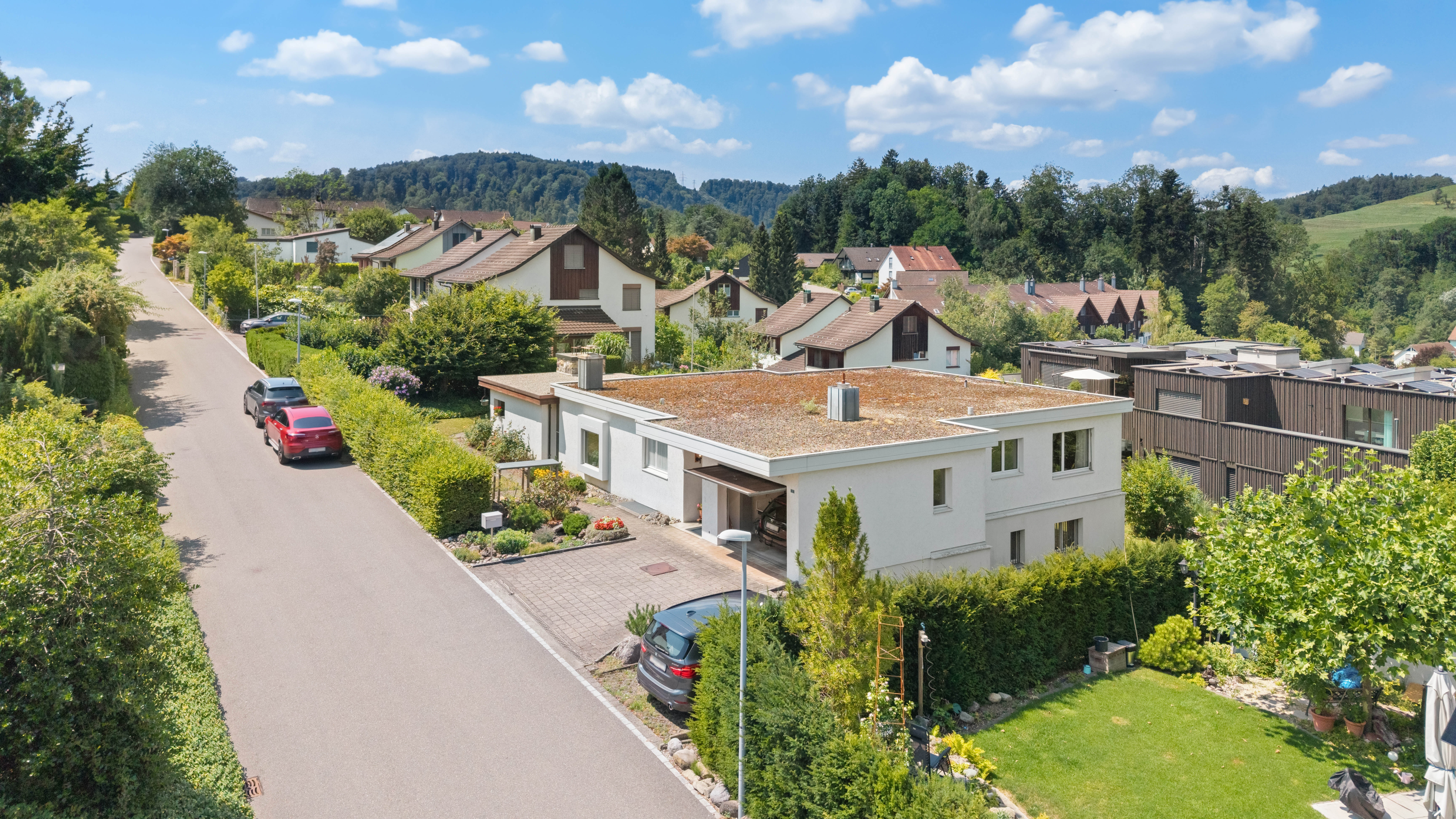 Grosszügiges Einfamilienhaus an sonniger Hanglage mit grossem Garten - 3