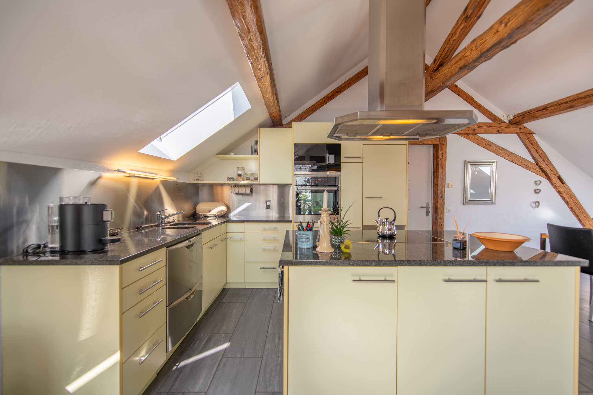 Duplexwohnung im Altbaustil mit Traumterrasse & Ausbaupotenzial - 2