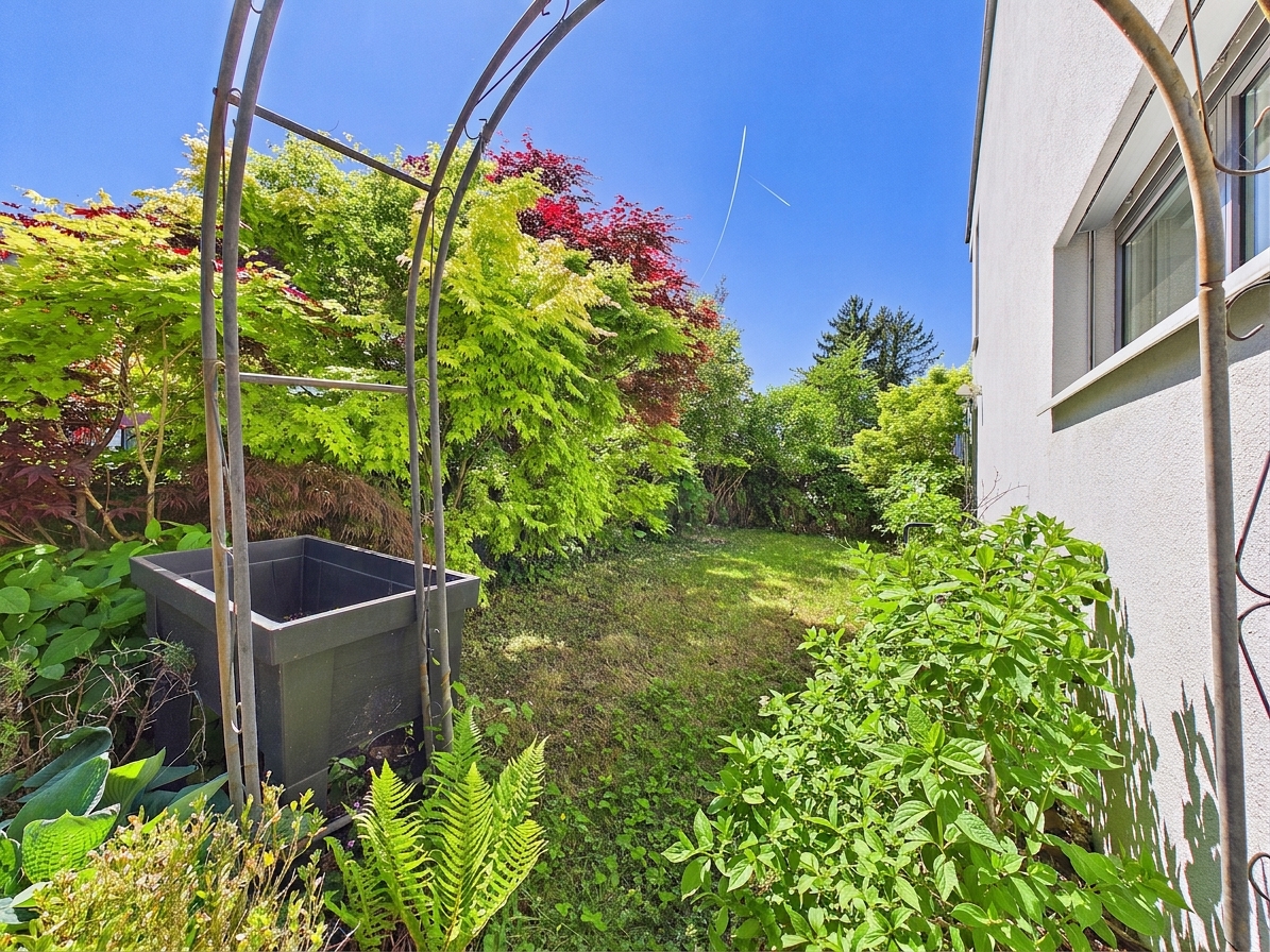 5,5 -Zimmer-Gartenwohnung mit verglaster Terrasse an zentraler Lage in Zollikon - 3