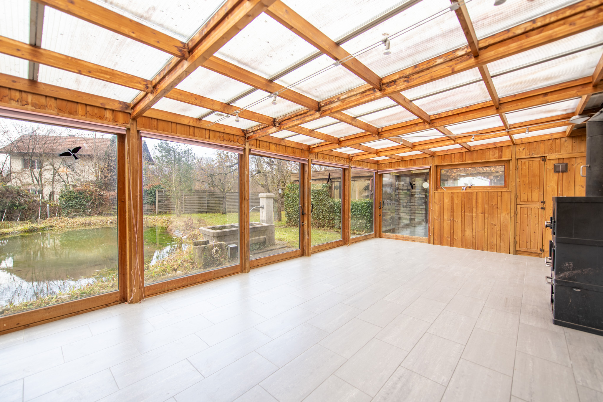Einfamilienhaus mit Naturgarten, Teich und vielseitigem Baulandpotenzial - 3