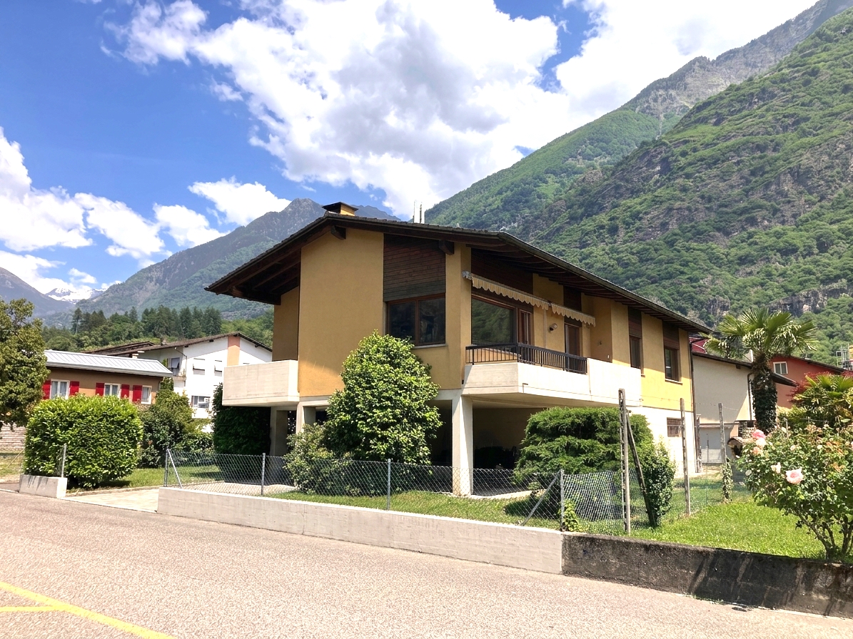 Freistehendes 6.5-Zi.-Einfamilienhaus mit Garten in Biasca - 2