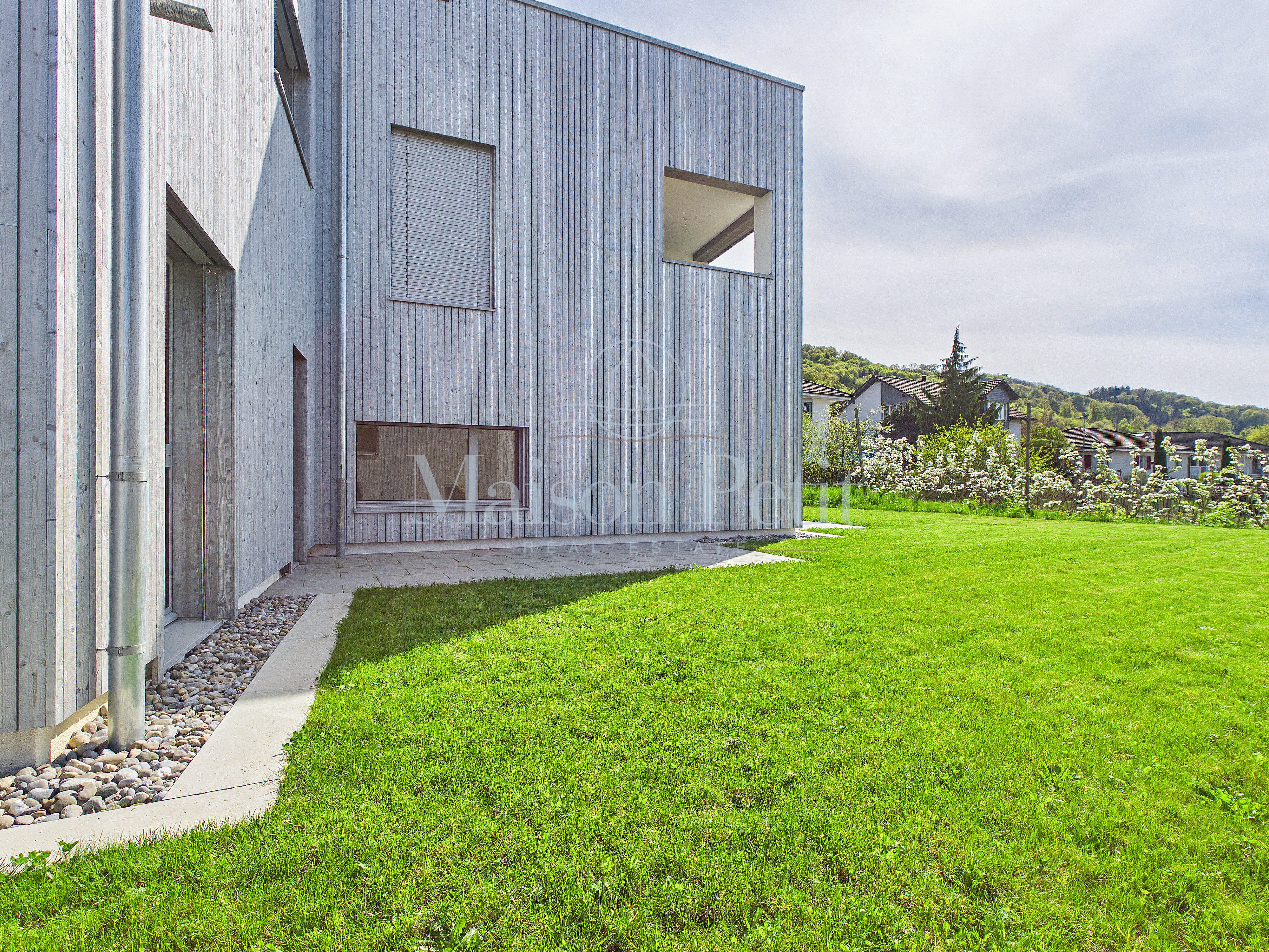 Zauberhafte 5.5-Zimmer-Gartenwohnung mit 336 m² Garten und Privatsphäre - 2