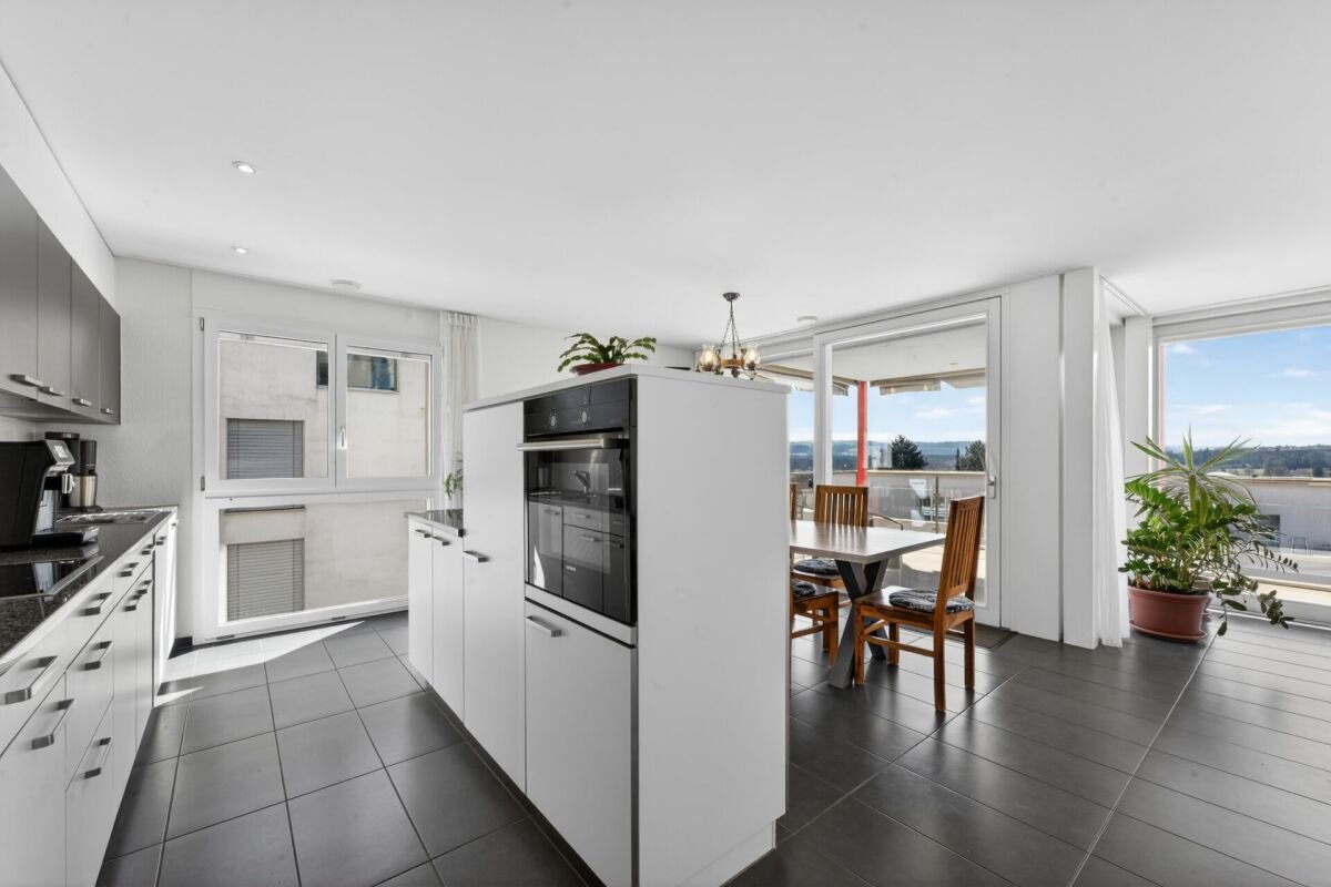 4.5-Zimmer Wohnung mit Weitsicht und Balkon in Geuensee - 2