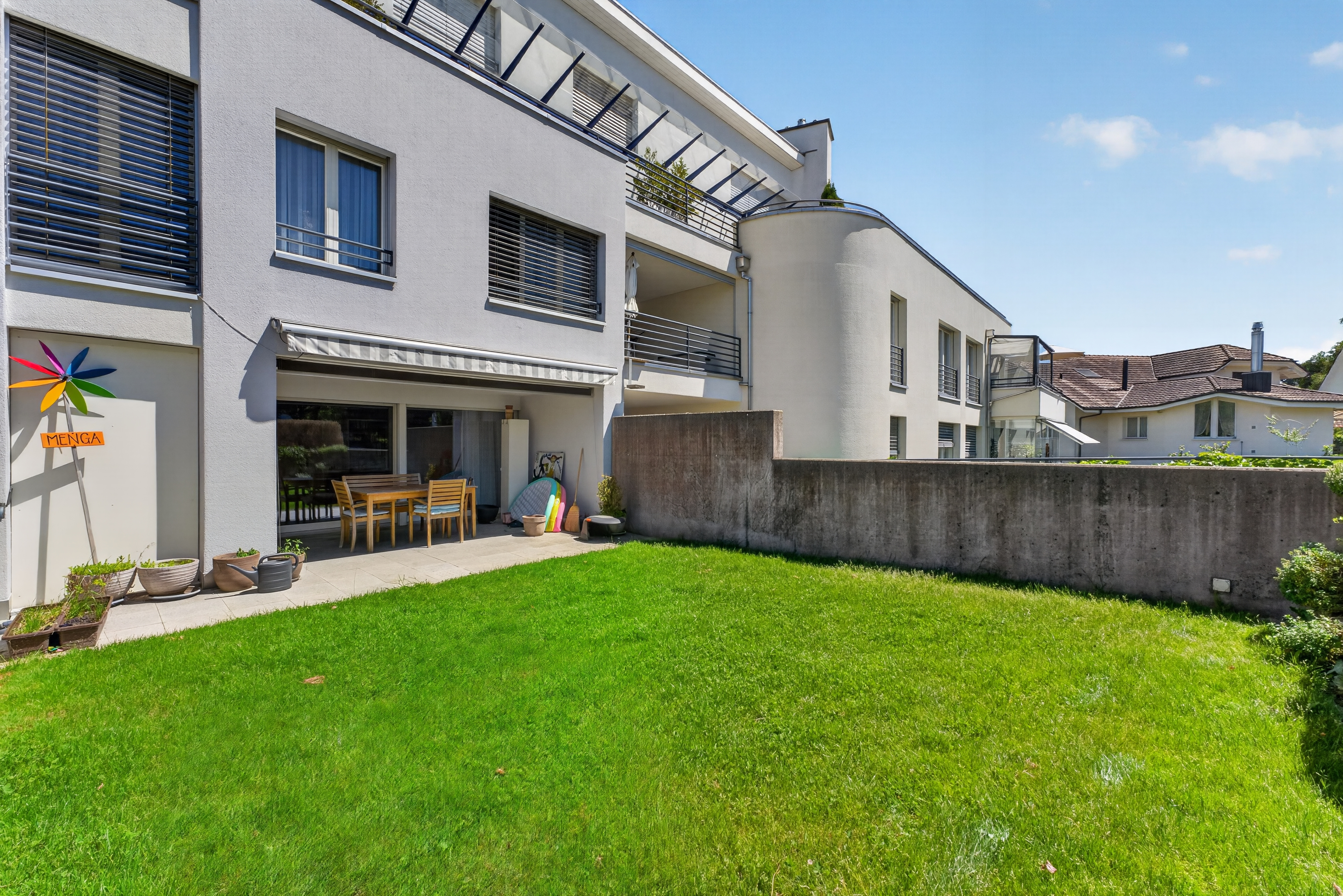 Wohnen wie im Einfamilienhaus – exklusive 5.5-Zimmer-Garten-Maisonette mit sonnigem Privatgarten - 3