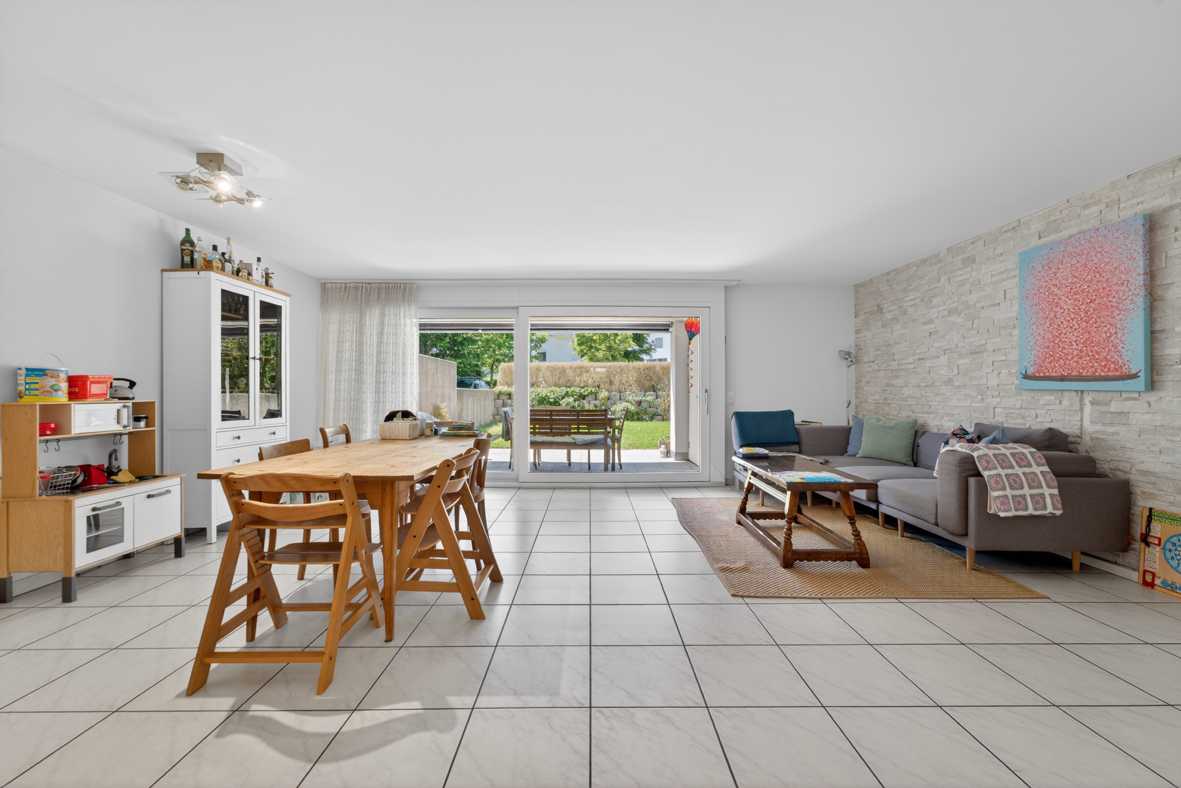 Wohnen wie im eigenen Haus – 5.5-Zimmer mit Garten und grosszügigem Grundriss - 2