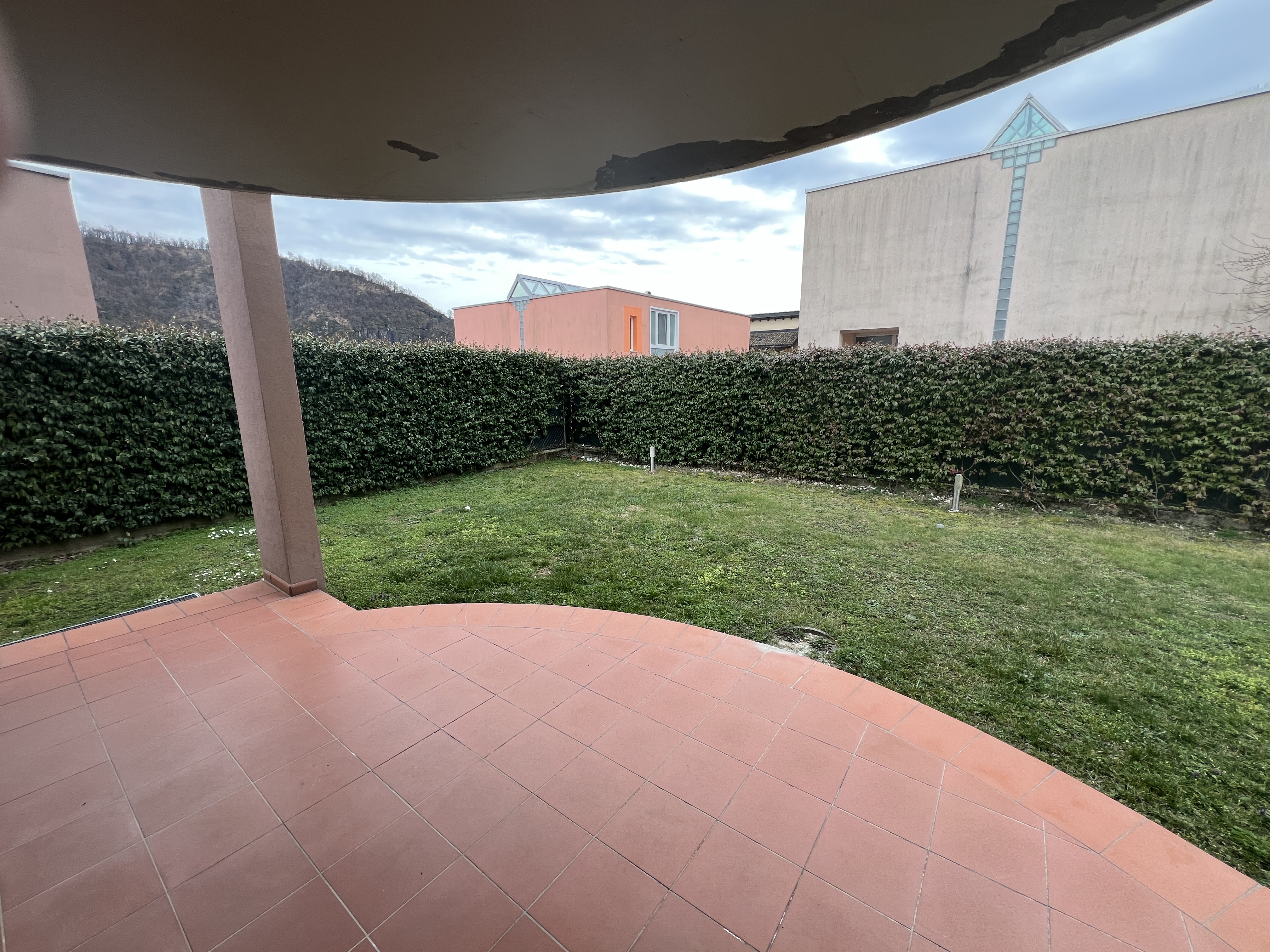 Casa unifamiliare 3 locali con giardino e box a Bedano - 2