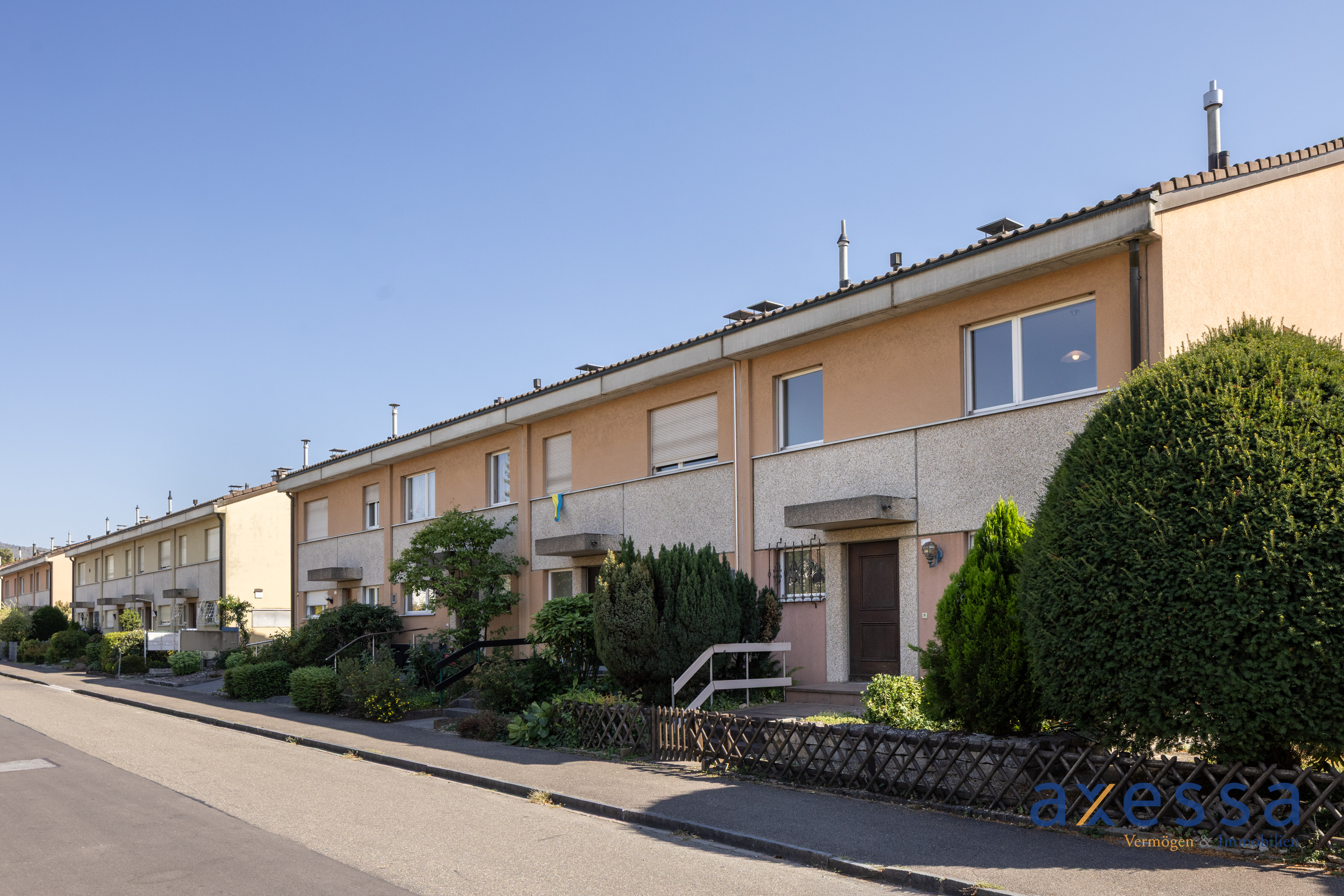 5-Zimmer-Reiheneckhaus mit Garten in Reinach - 2