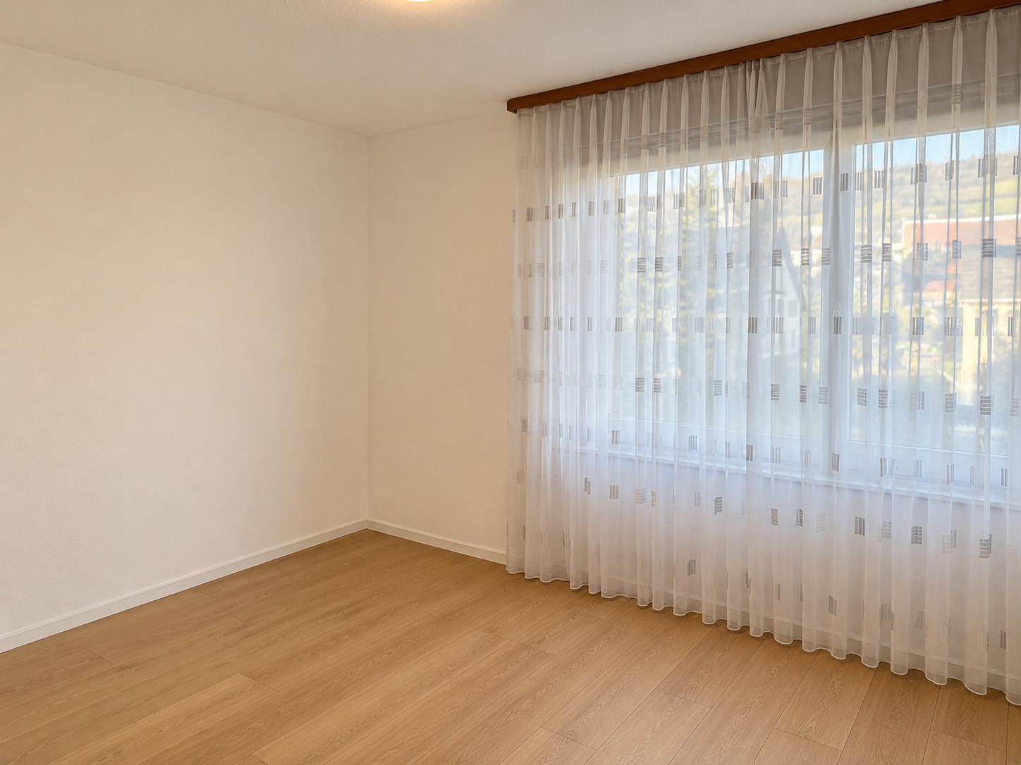 Helle 4.5-Zimmerwohnung mit Balkon und Aussicht in Schöfflisdorf - 2