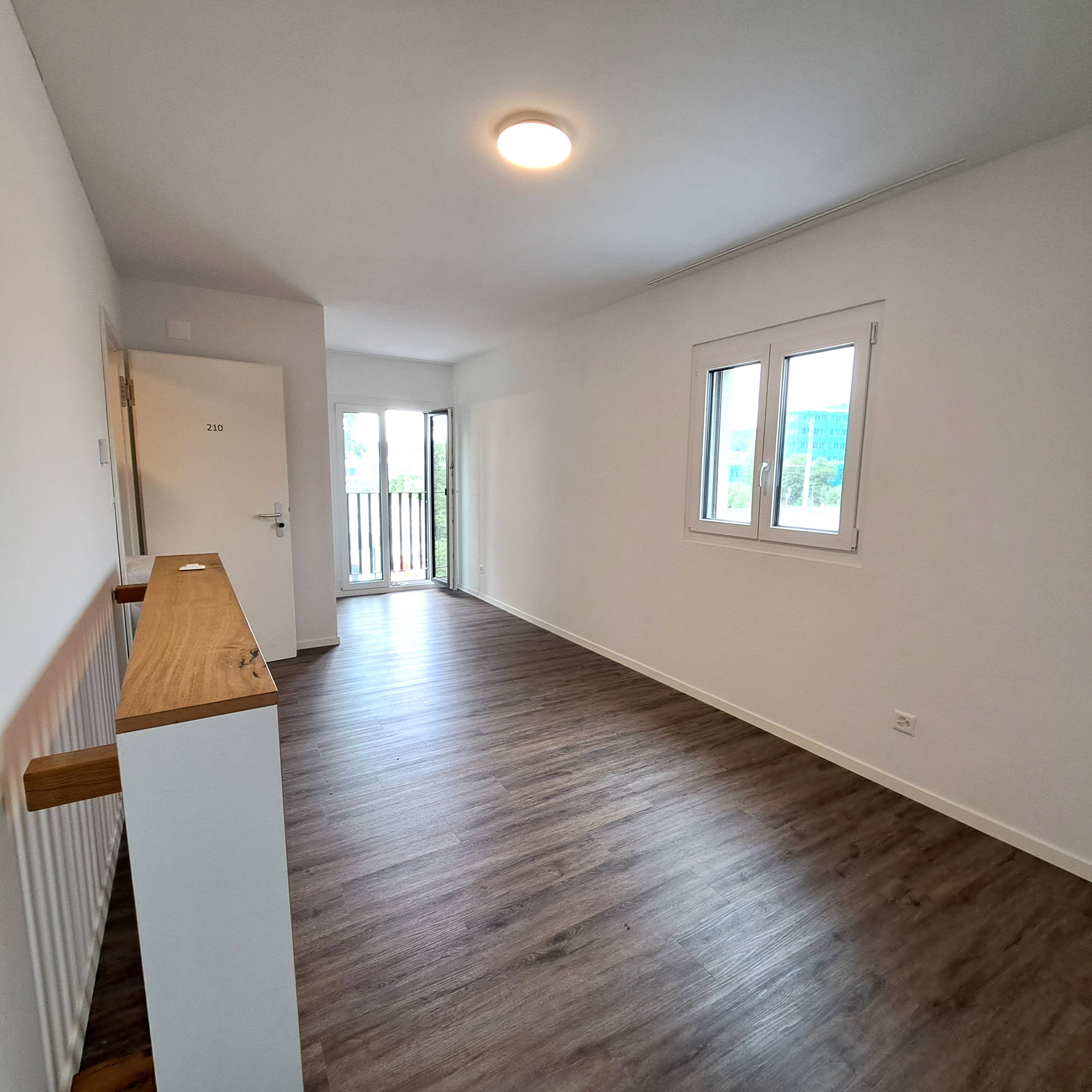 Helles 1-Zimmer-Büro (200 m²) an zentraler Lage in Dietikon - 2