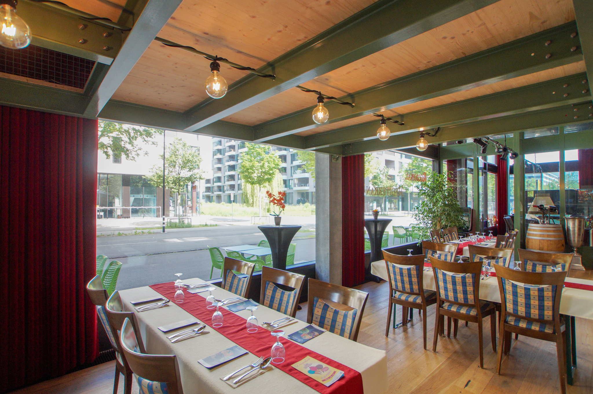 Attraktives, sowie trendiges Restaurant, an bester Lage, mitten in der herrlich begrünten Fussgängerzone des Glattparks - 3