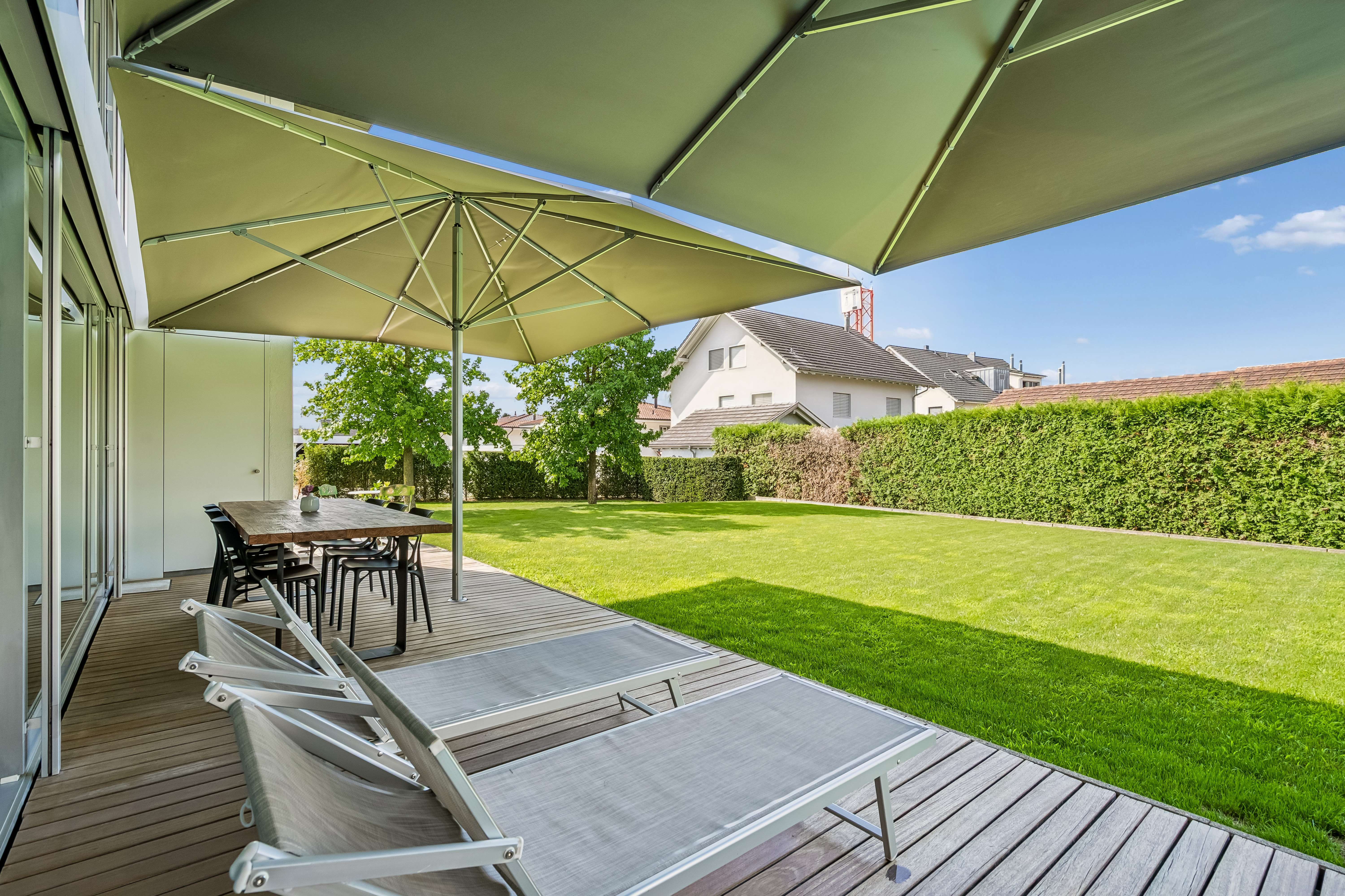 Wohnen wie im Ferienresort – Architektenhaus mit Pool und Garten - 3