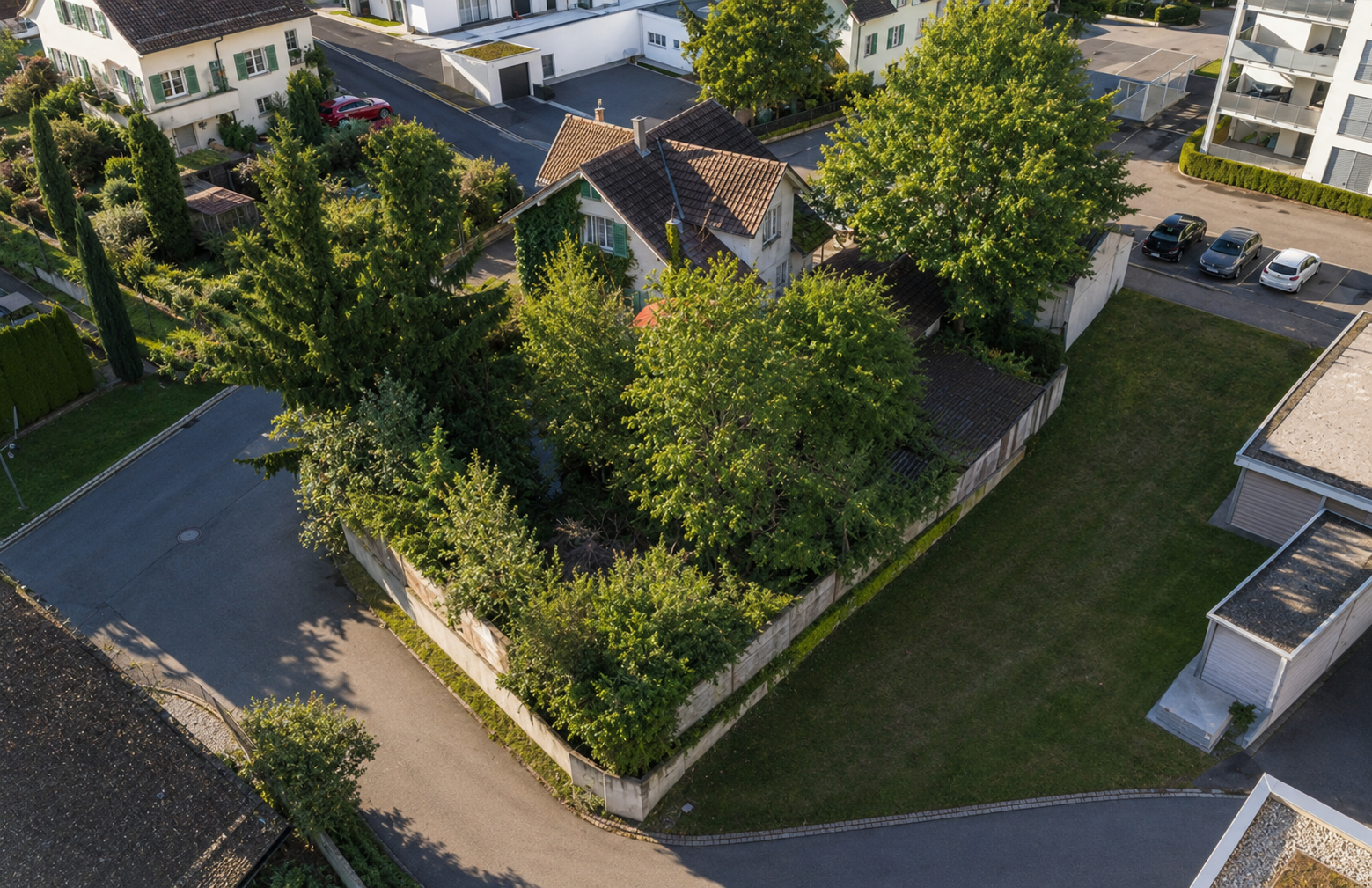 Attraktives Entwicklungsgrundstück mit bestehendem Einfamilienhaus in Menziken AG - 1