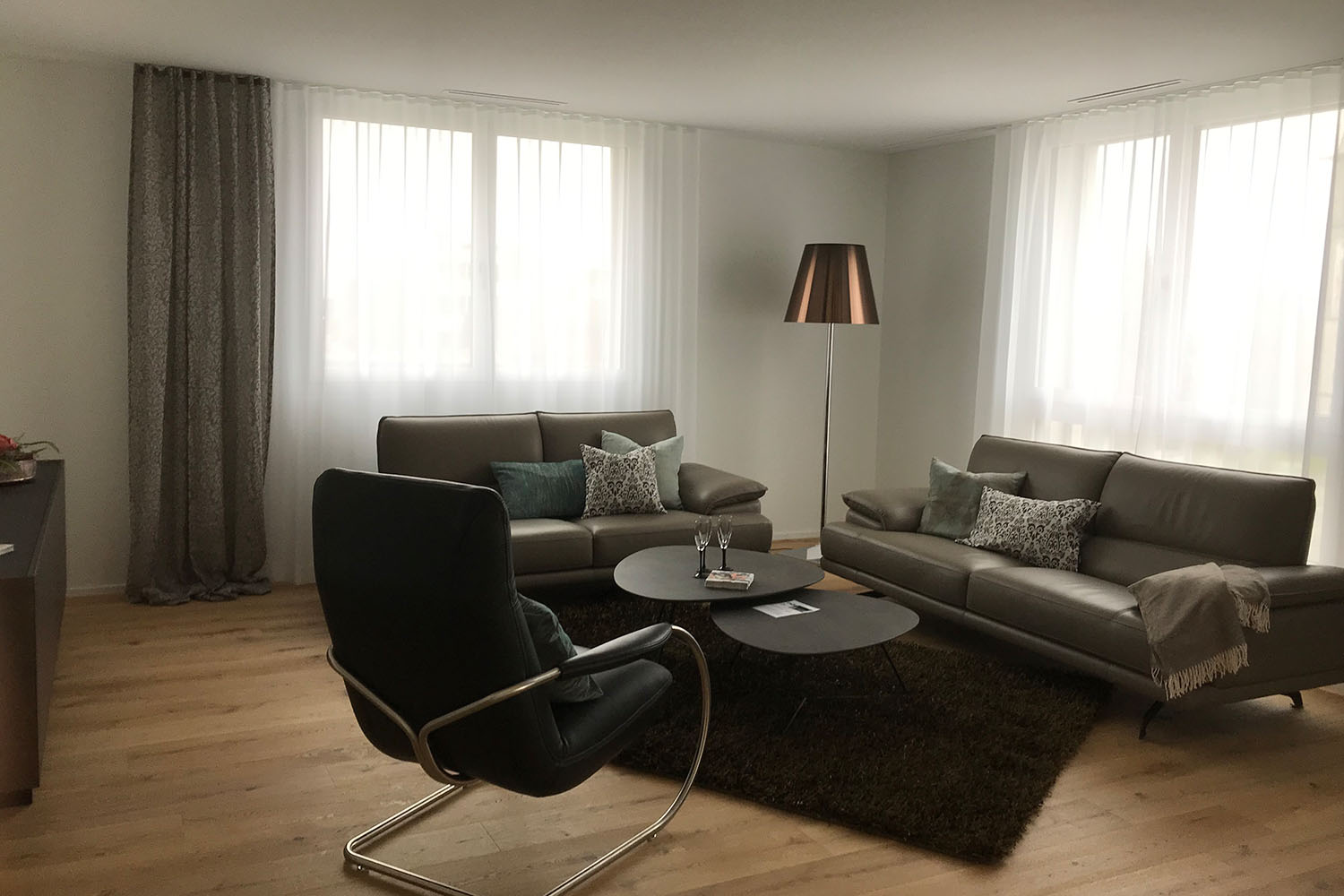 Moderne 4.5-Zi.-Wohnung mit grossem Balkon in Ennetbürgen mieten - 2