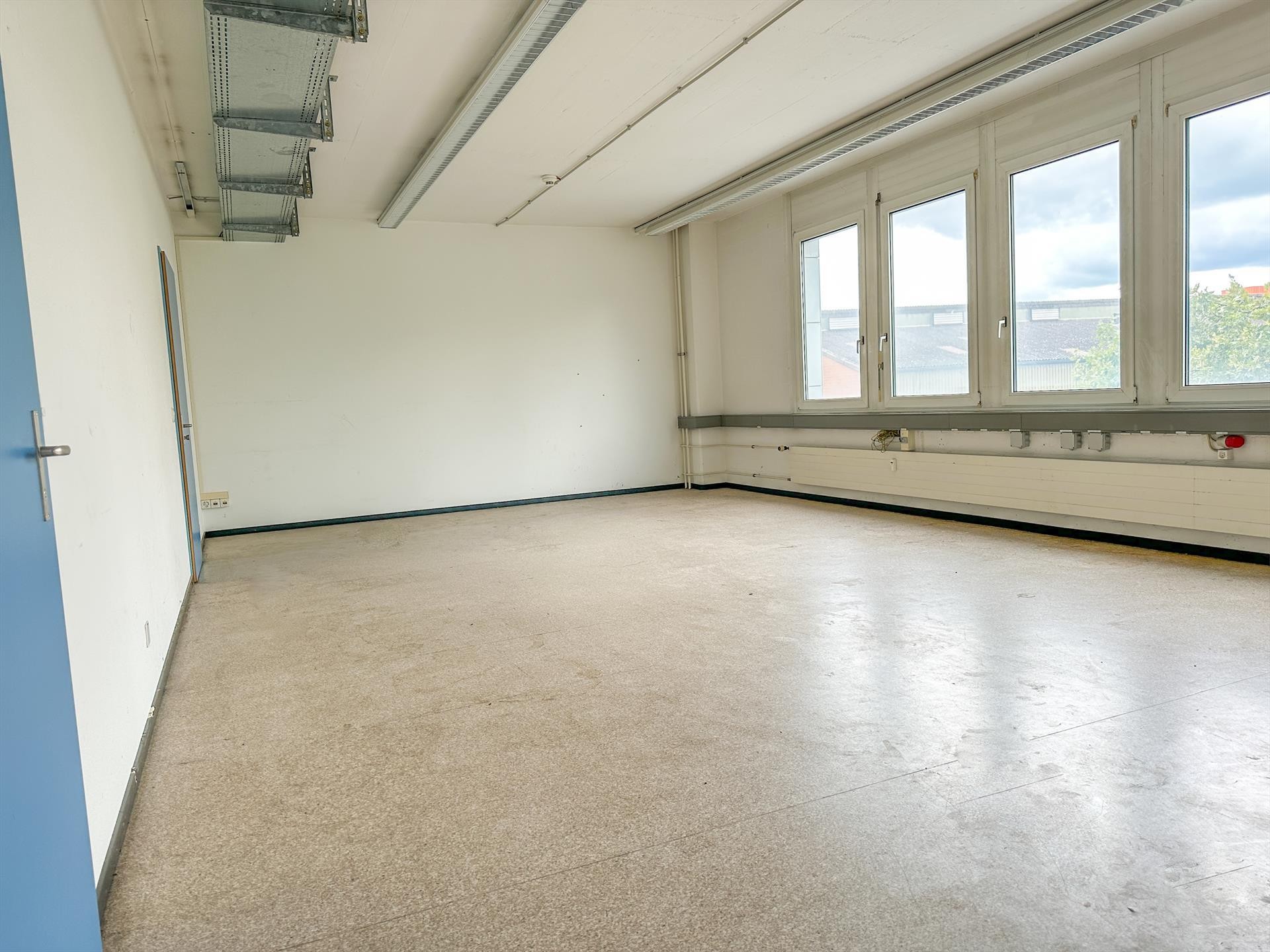 Heller 48 m² Gewerberaum im 2. OG in Reinach mieten - 3