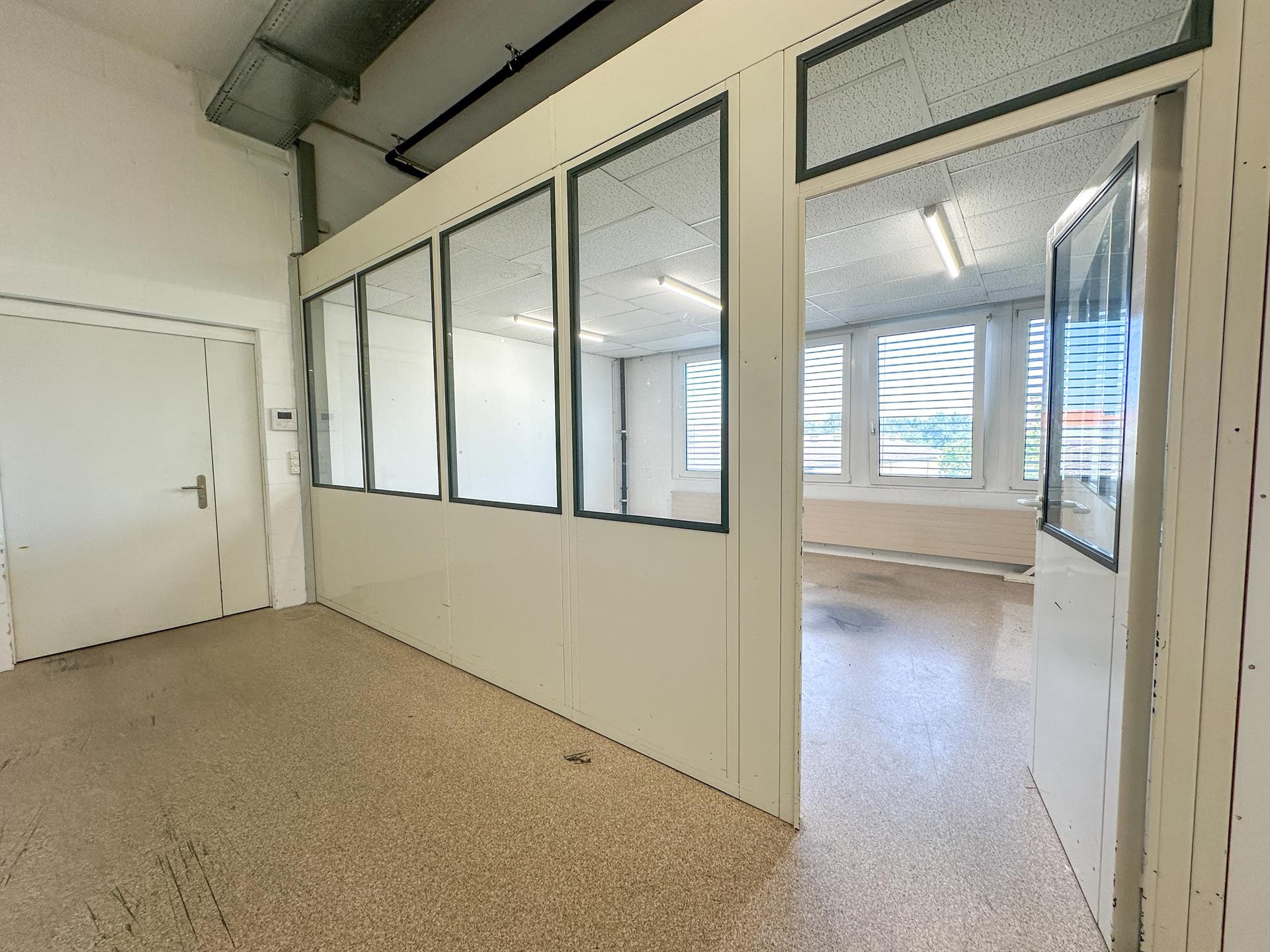 Vielseitige Gewerbefläche mit Lager & Büro in Reinach mieten - 2