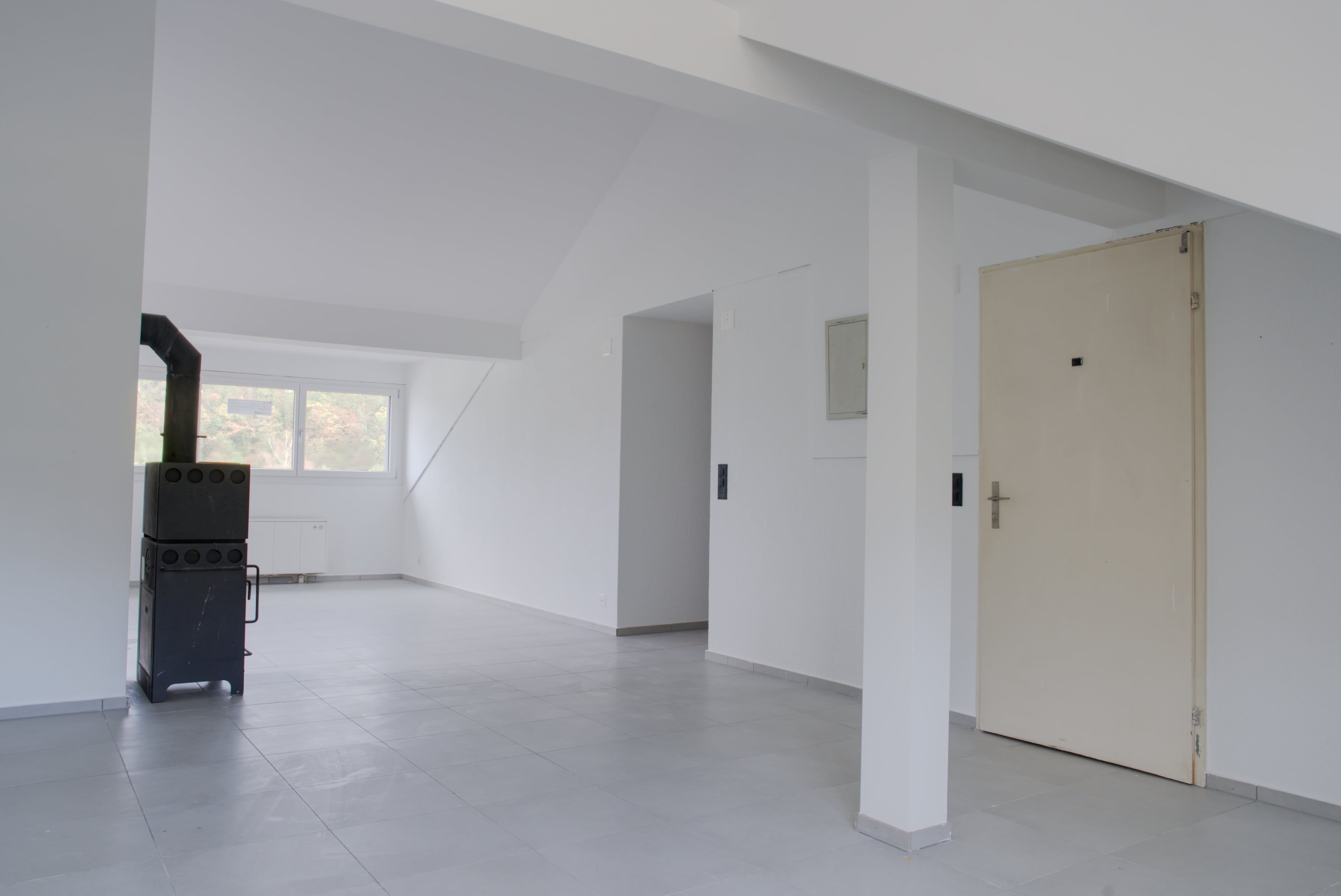 Teilsanierte Dachgeschosswohnung mit zusätzlichem Ausbaupotential - 3