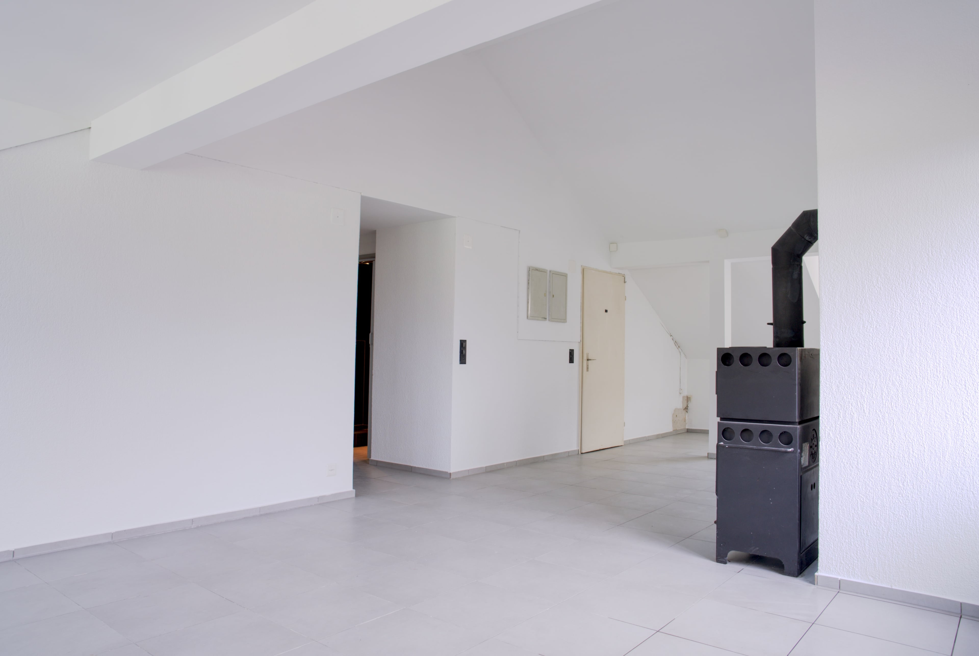 Teilsanierte Dachgeschosswohnung mit zusätzlichem Ausbaupotential - 2