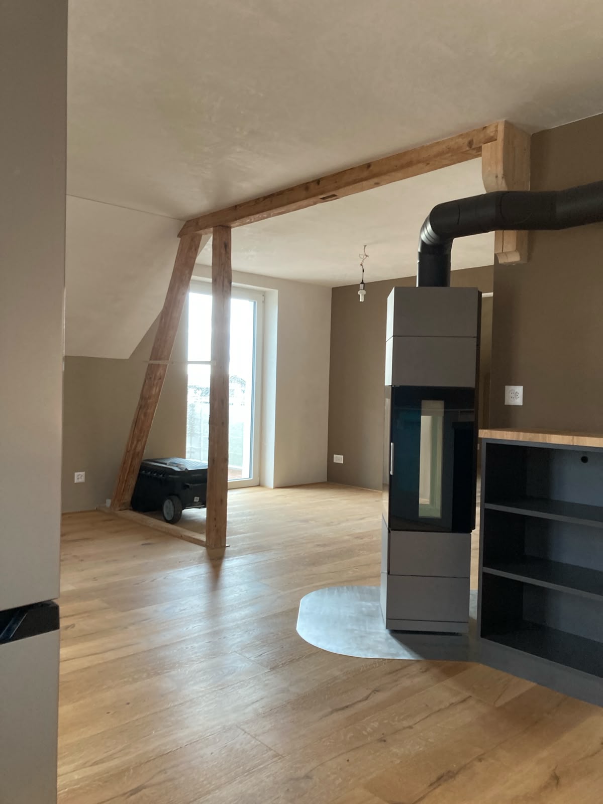 2.5-Zi. Dachwohnung mit Cheminée in Siebnen mieten - 2