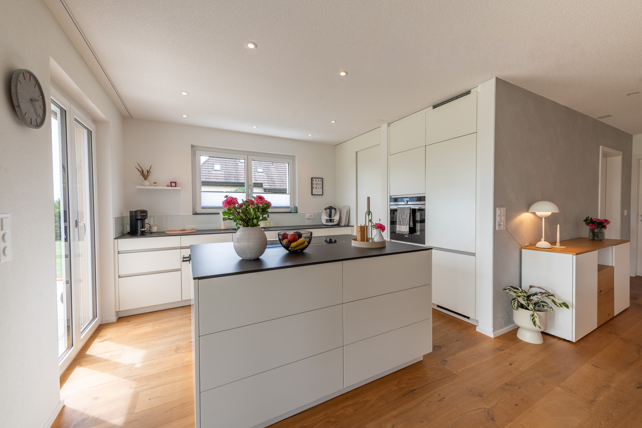 Moderne, lichtdurchflutete Gartenwohnung mit Terrasse & privatem Grünparadies - 2