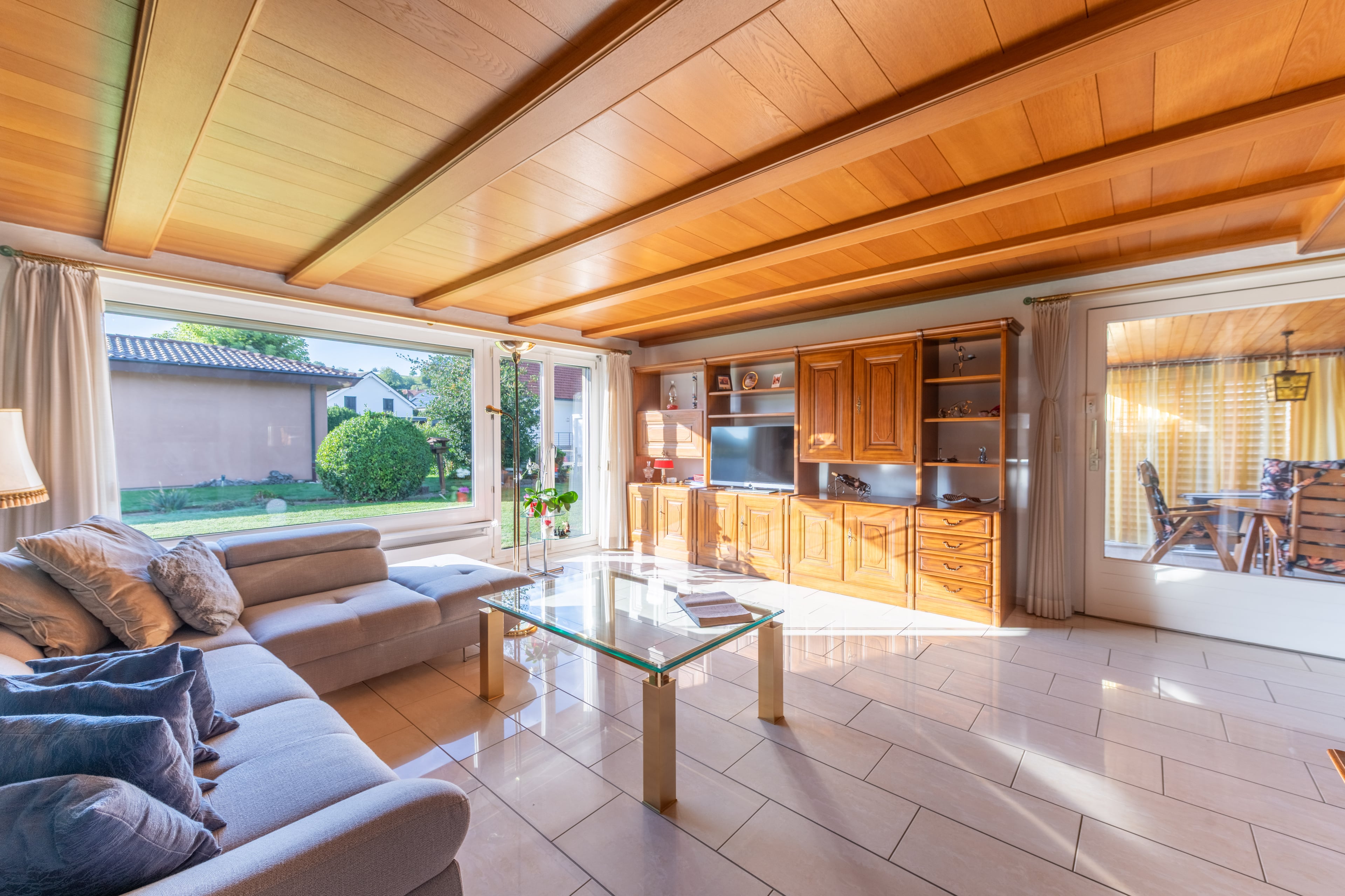 Ein Zuhause zum Geniessen – 5-Zimmer Einfamilienhaus mit Wintergarten & viel Grünfläche - 2