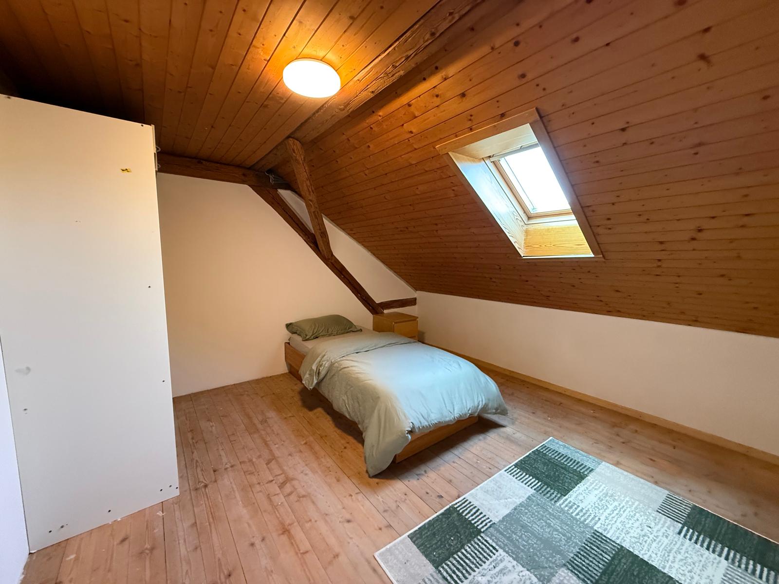 Helles 1-Zimmer-Dachzimmer mit Holzboden in Elgg mieten - 2