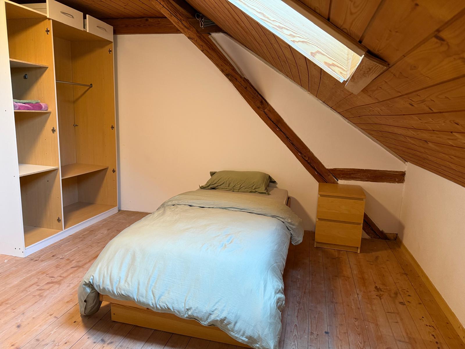 Helles 1-Zimmer-Dachzimmer mit Holzboden in Elgg mieten - 1