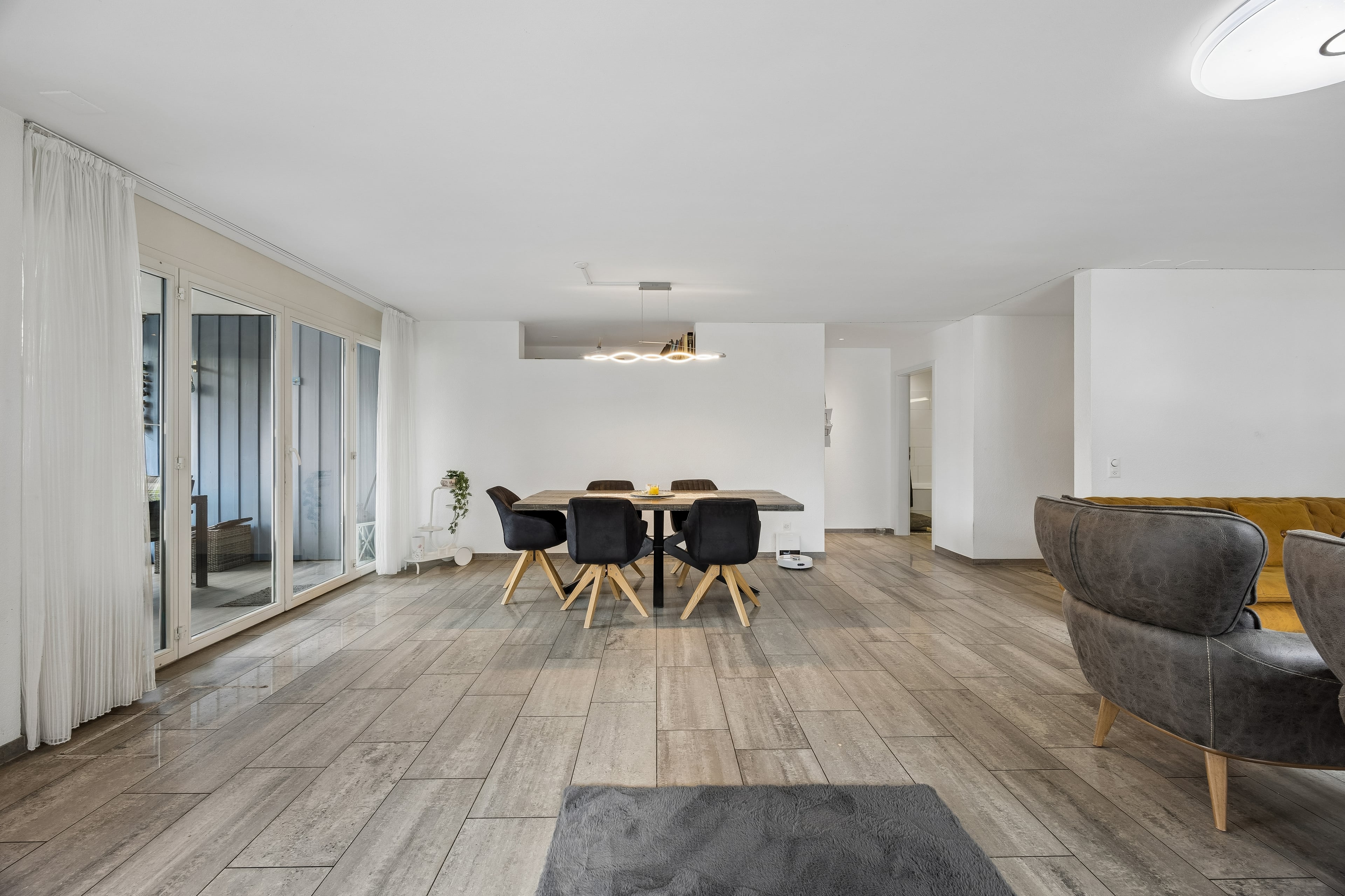 Ihr neues Zuhause im Grünen: 158 m² Wohngenuss auf einer Etage – stilvoll und modern - 3